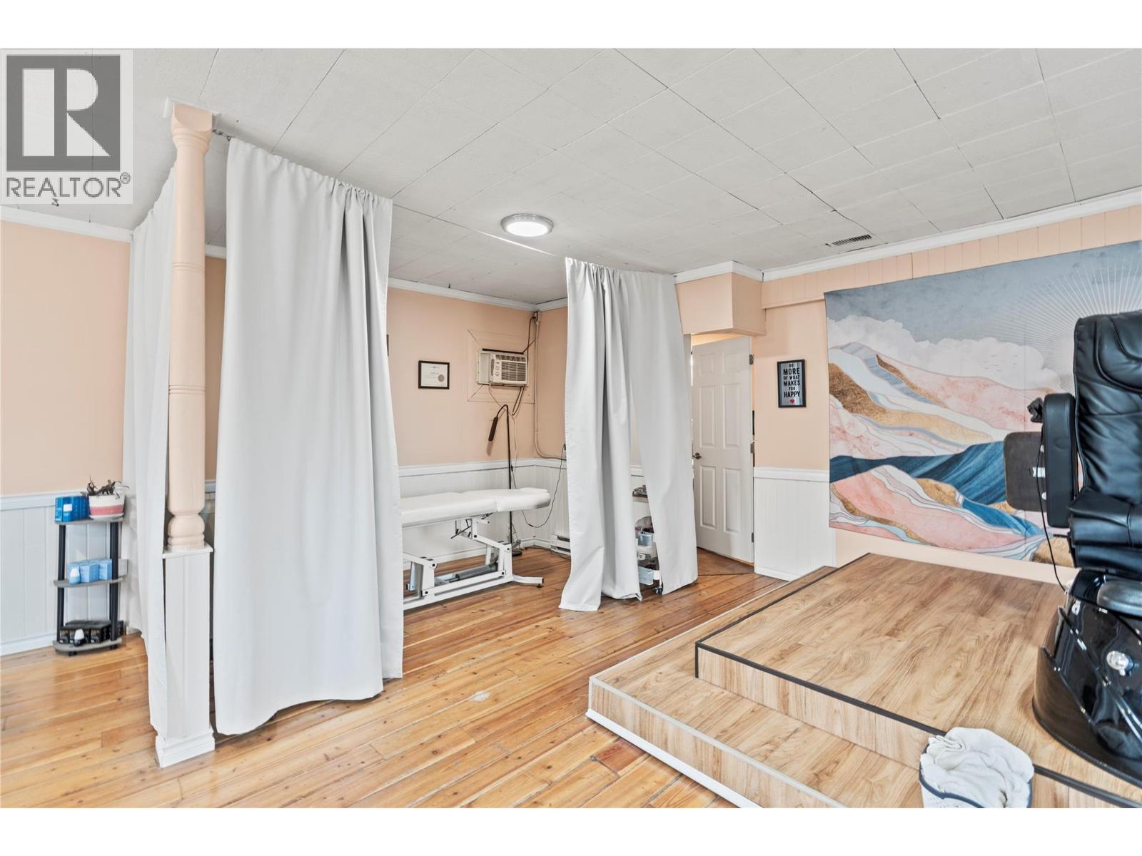 1961 Vernon Street, Lumby, British Columbia  V0E 2G0 - Photo 8 - 10364385