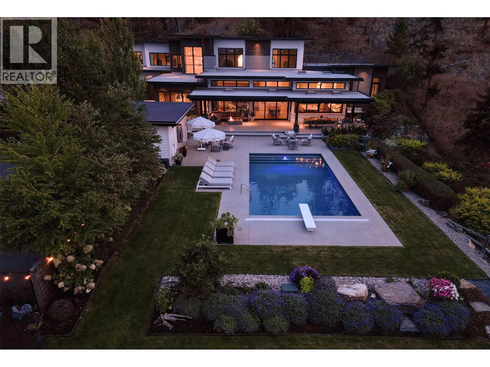 763 Barnaby Road, Kelowna, British Columbia  V1W 4N9 - Photo 4 - 10363332