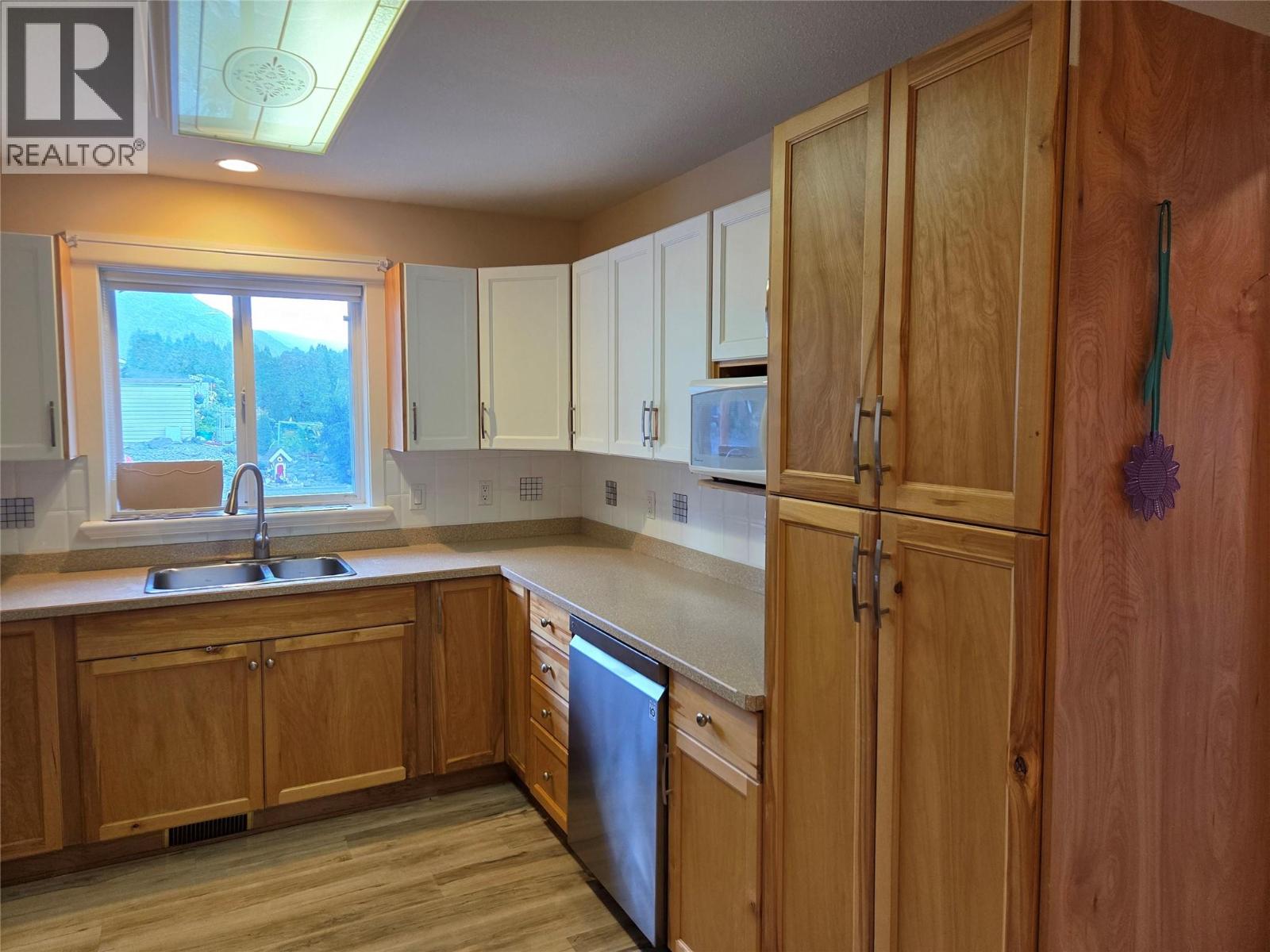 1107 8th Street, Keremeos, British Columbia  V0X 1N3 - Photo 8 - 10364661