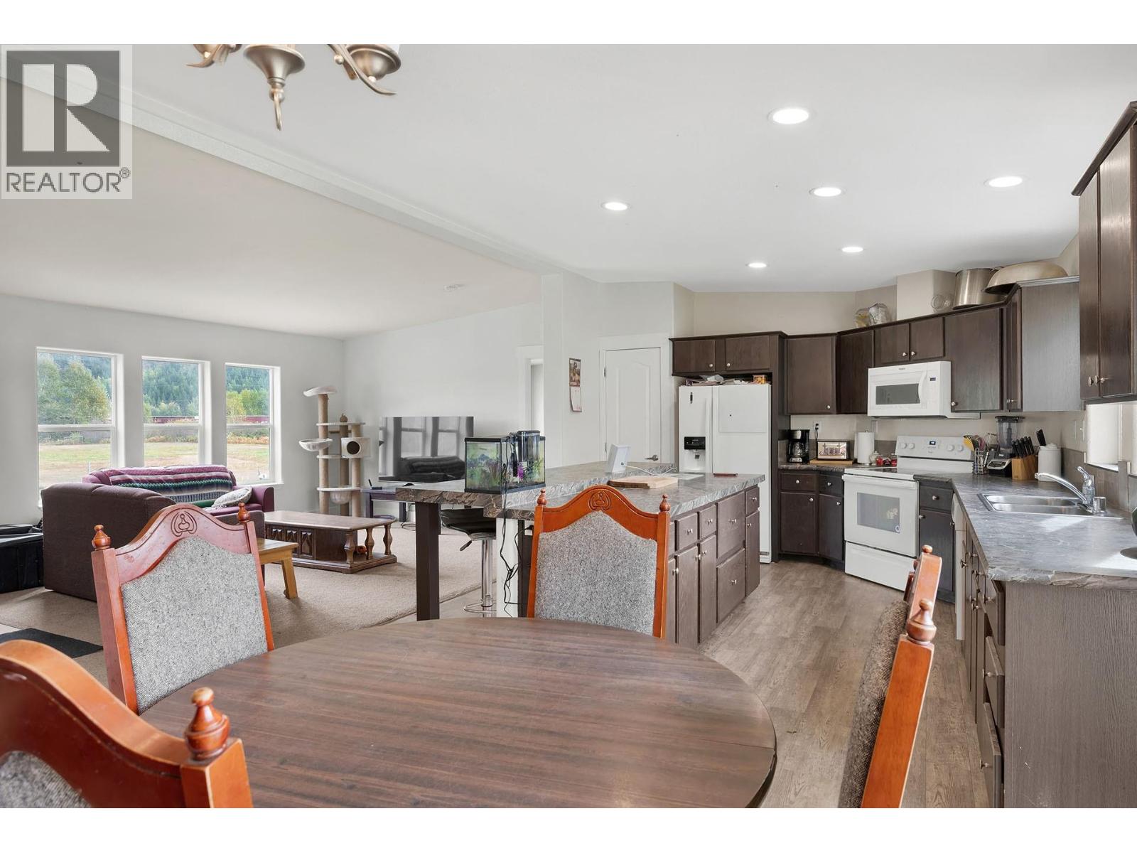 2804 Auldgirth Road, Clearwater, British Columbia  V0E 1N0 - Photo 11 - 10364654