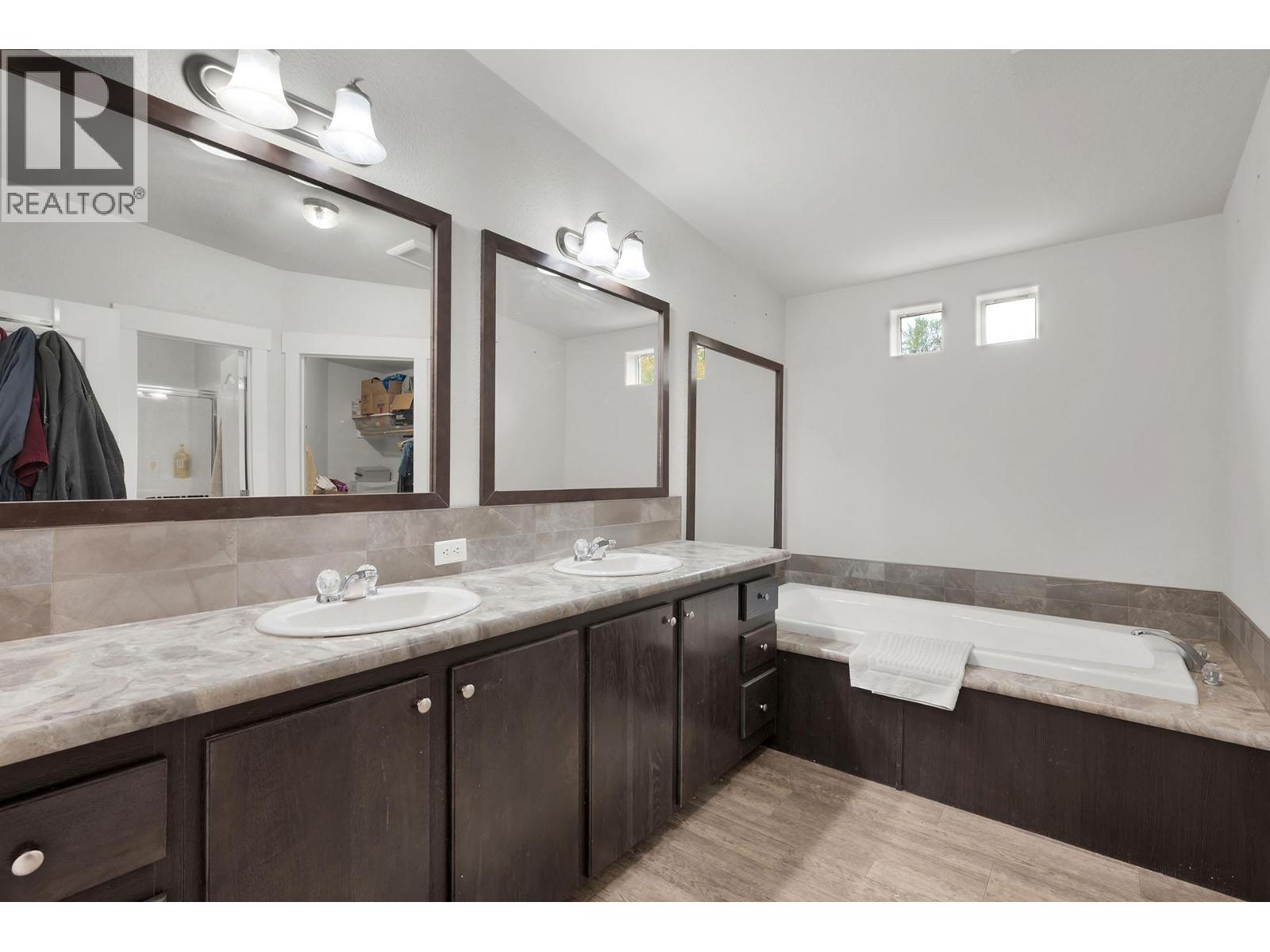 2804 Auldgirth Road, Clearwater, British Columbia  V0E 1N0 - Photo 23 - 10364654