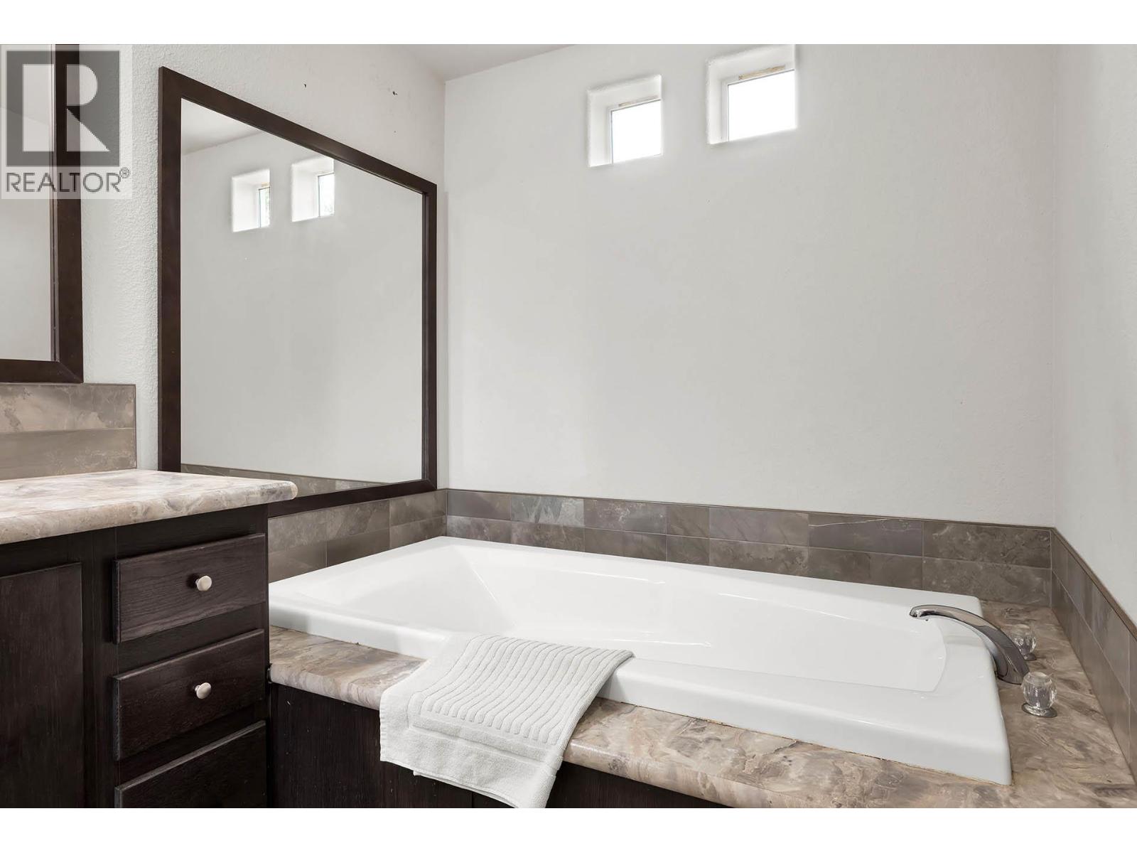 2804 Auldgirth Road, Clearwater, British Columbia  V0E 1N0 - Photo 25 - 10364654