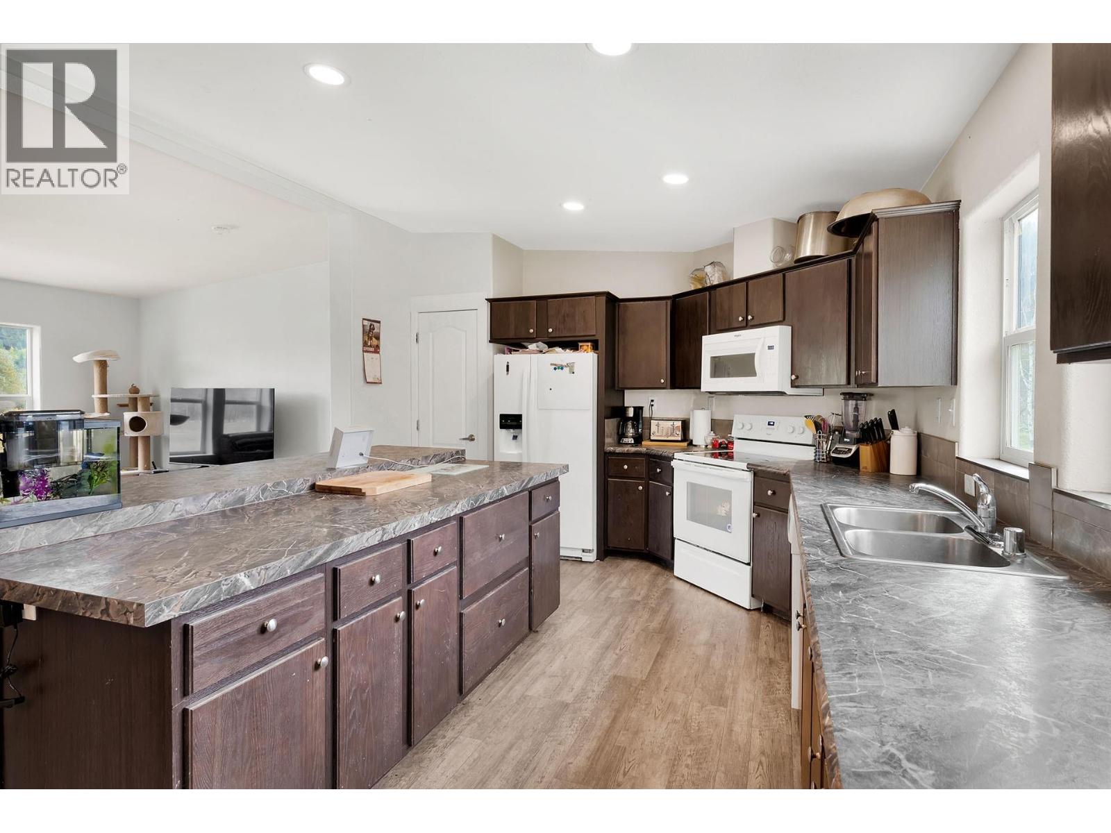 2804 Auldgirth Road, Clearwater, British Columbia  V0E 1N0 - Photo 7 - 10364654