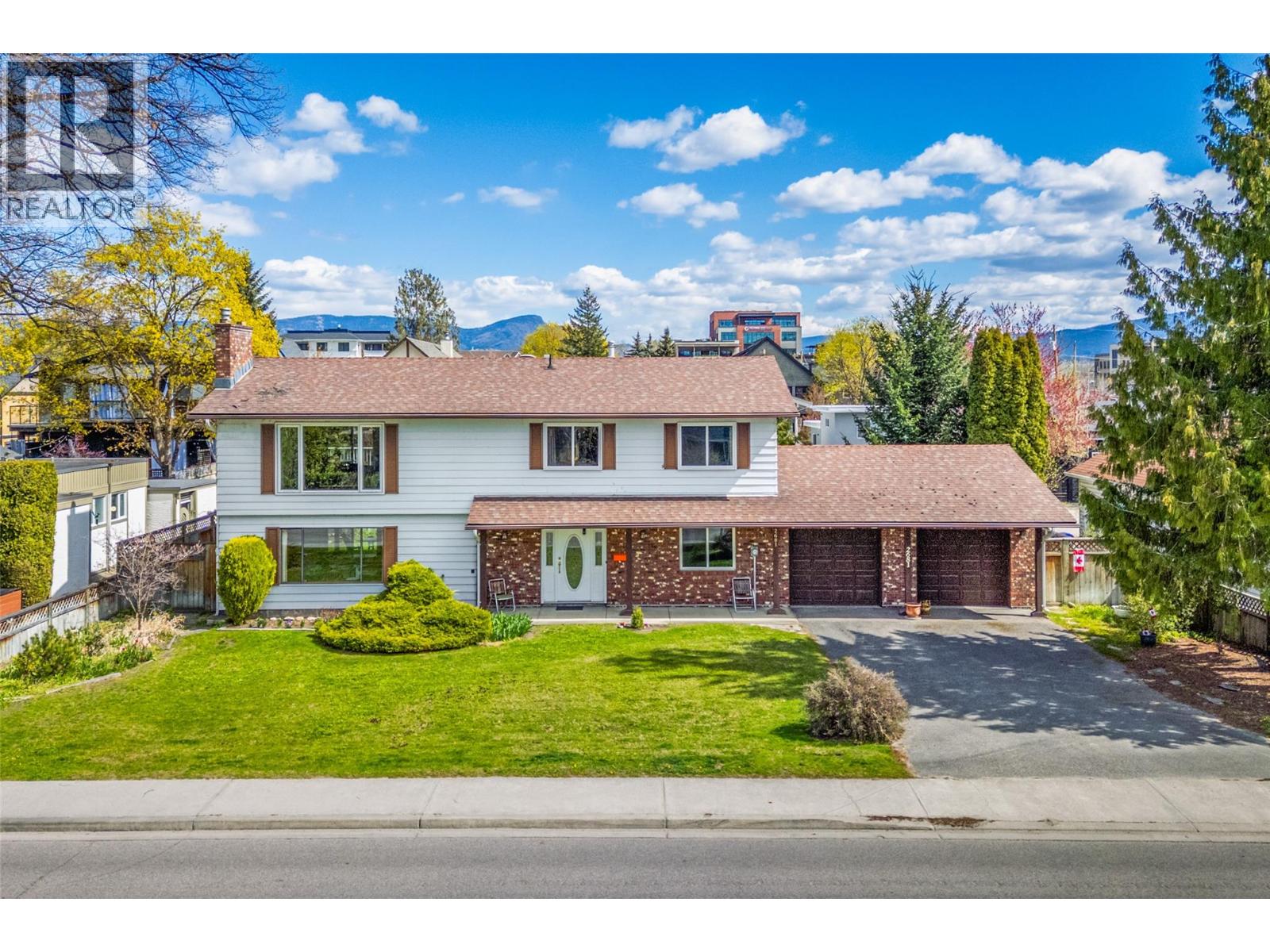 2681 Abbott Street, Kelowna, British Columbia  V1Y 1G3 - Photo 1 - 10364612