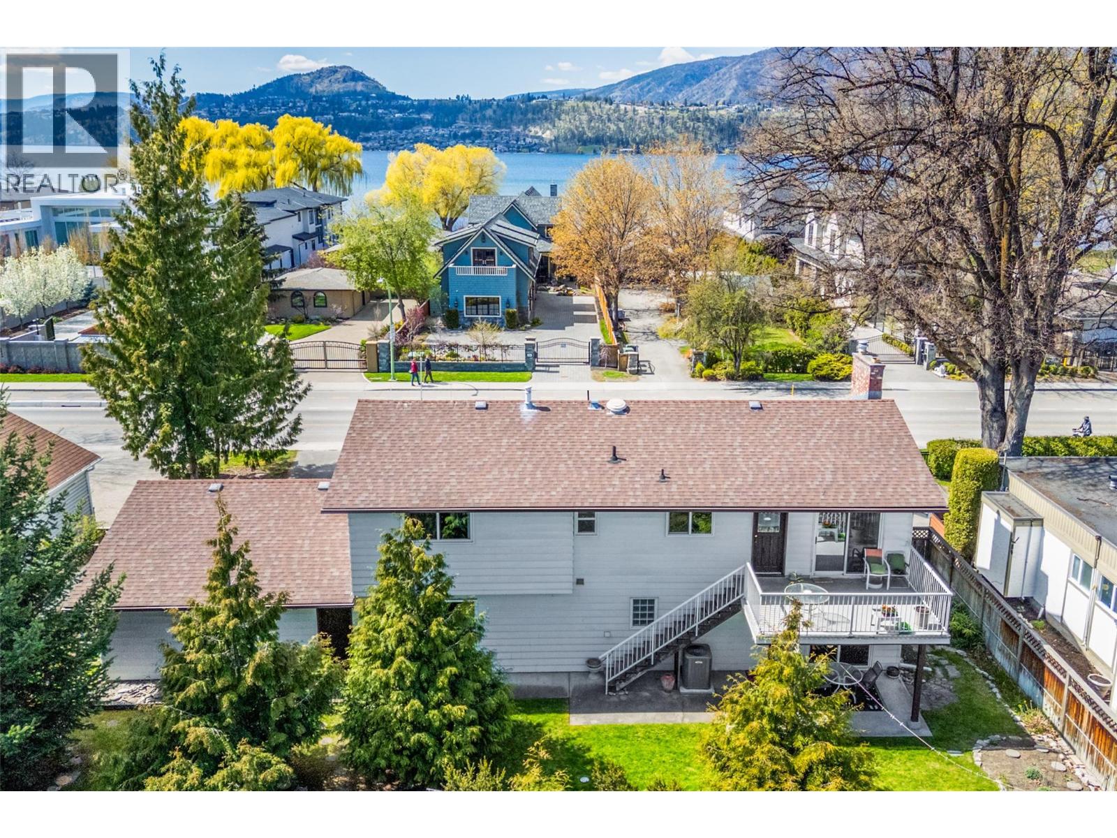2681 Abbott Street, Kelowna, British Columbia  V1Y 1G3 - Photo 2 - 10364612