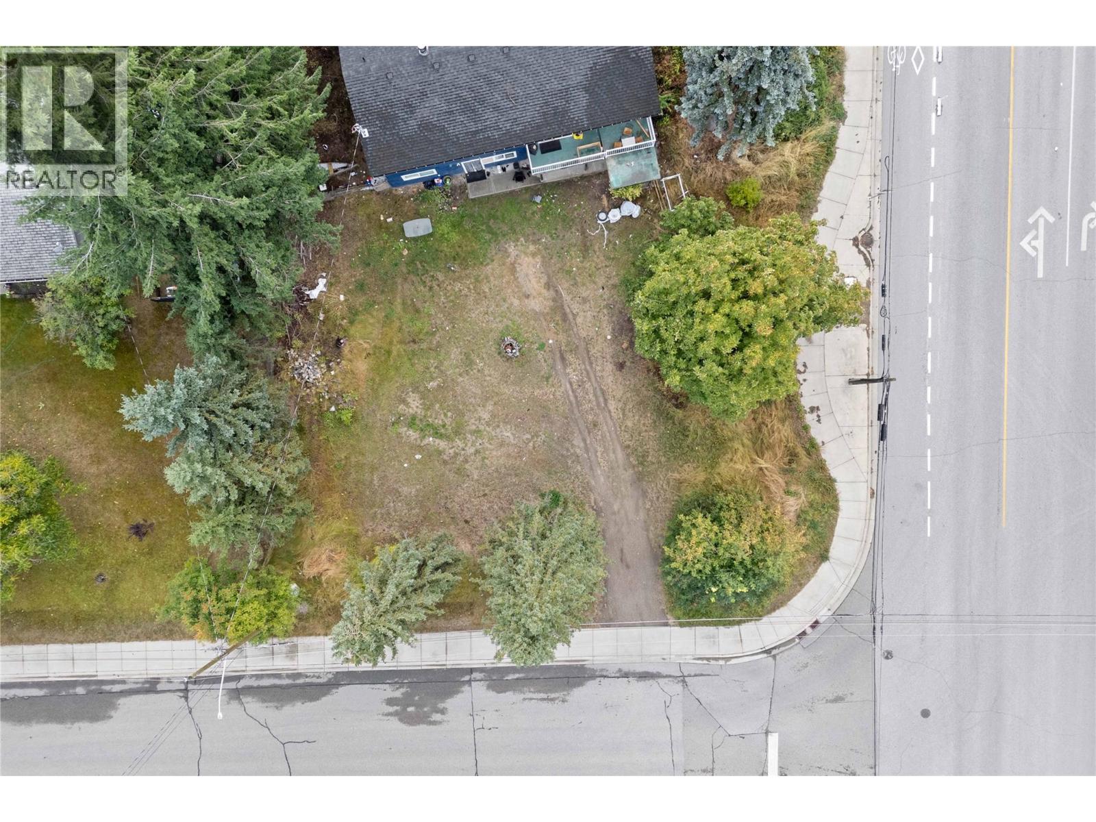 2030 1 Avenue Ne, Salmon Arm, British Columbia  V1E 1Z4 - Photo 3 - 10364607