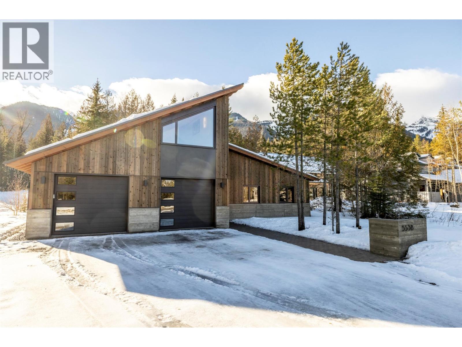 5538 Currie Bowl Way, Fernie, British Columbia  V0B 1M6 - Photo 2 - 10364579