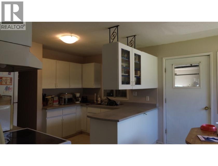 629 Third Avenue, Chase, British Columbia  V0E 1M0 - Photo 7 - 10364330