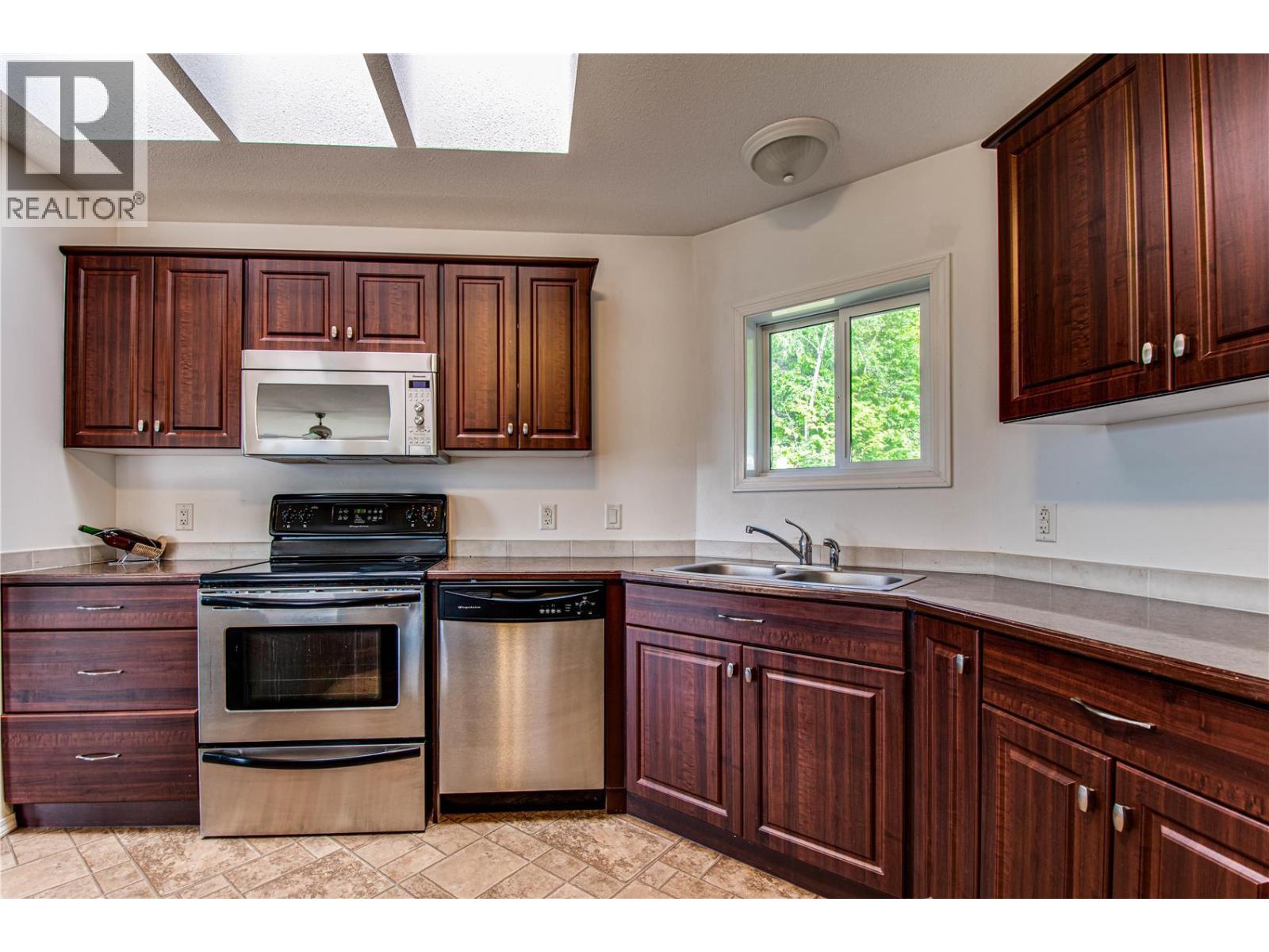 31 Violet Road, Grindrod, British Columbia  V0E 1Y0 - Photo 12 - 10364704