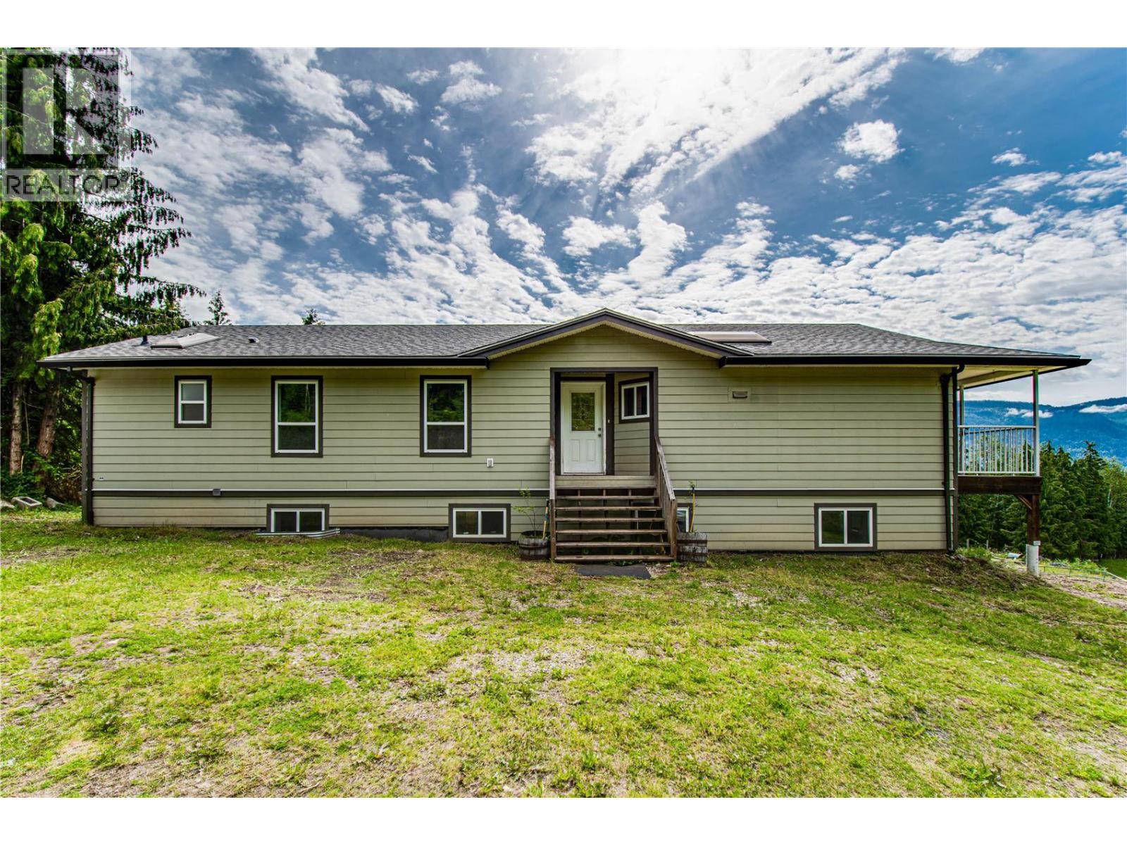 31 Violet Road, Grindrod, British Columbia  V0E 1Y0 - Photo 2 - 10364704