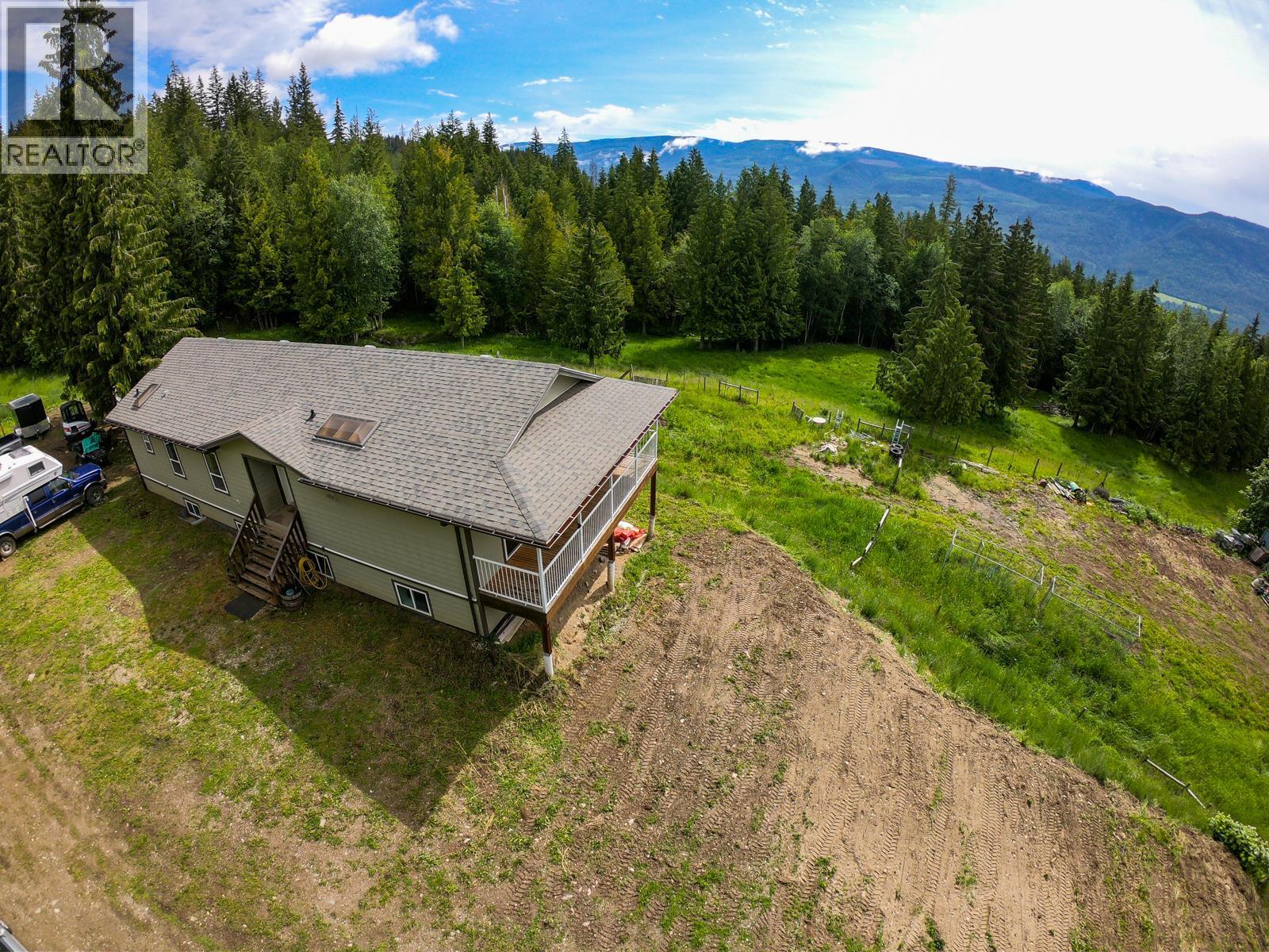 31 Violet Road, Grindrod, British Columbia  V0E 1Y0 - Photo 5 - 10364704