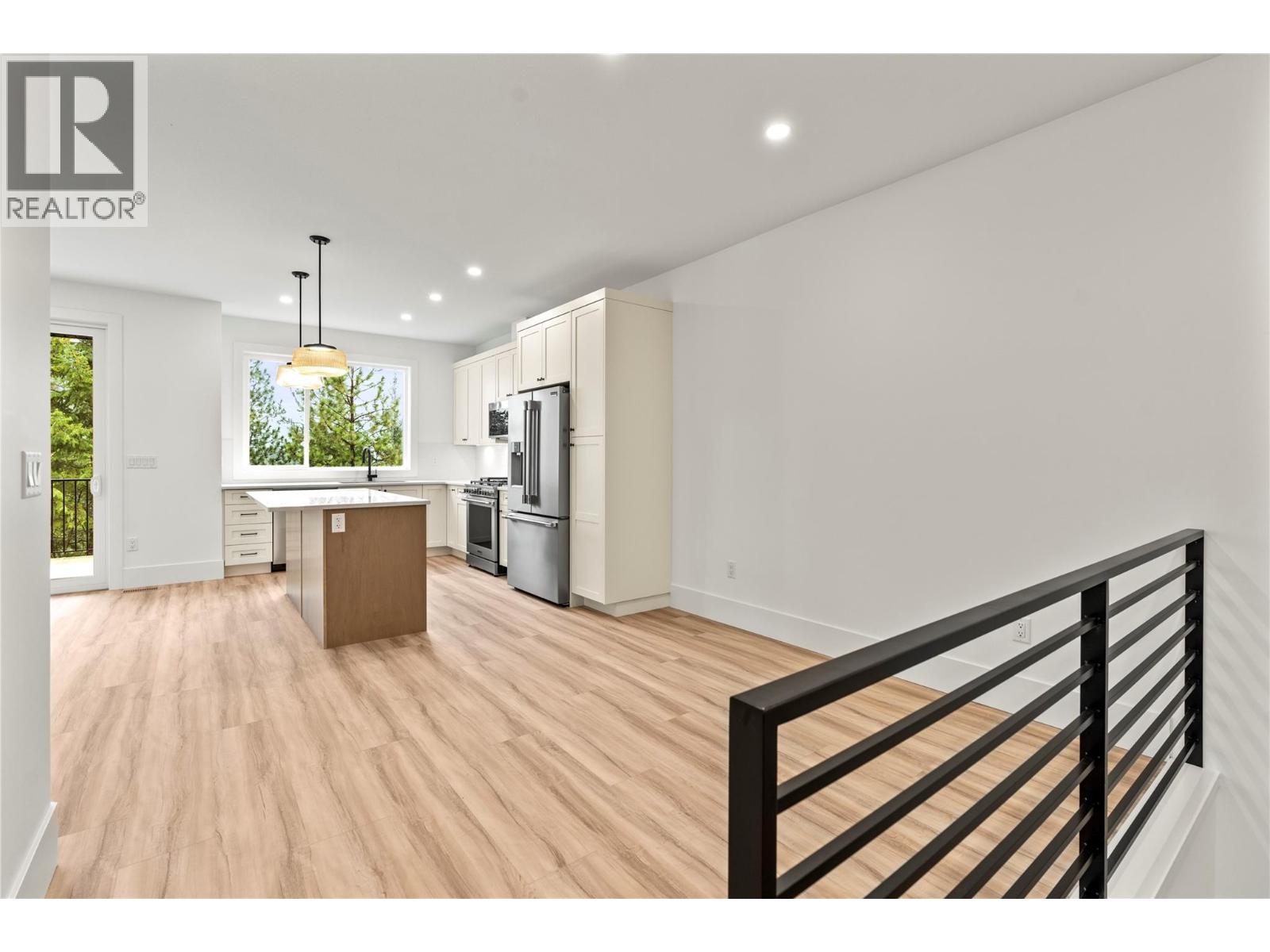 7005/7013 Manning Place, Vernon, British Columbia  V1B 0B6 - Photo 10 - 10364381