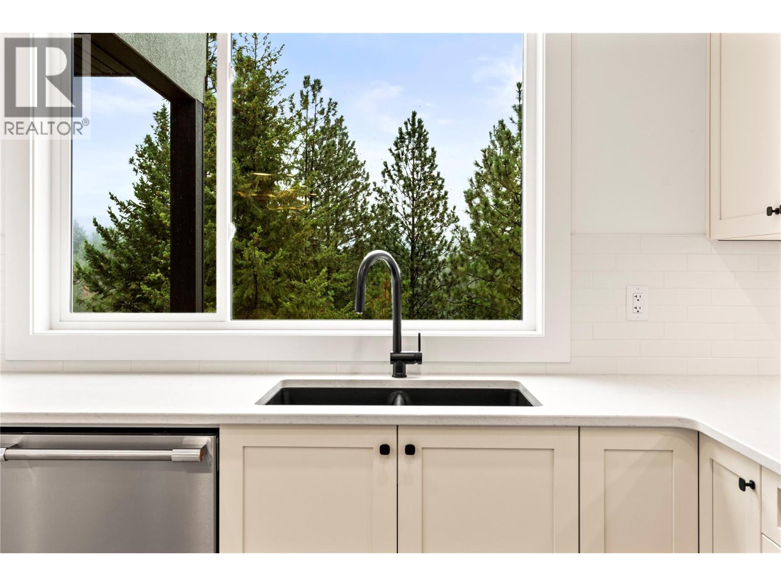 7005/7013 Manning Place, Vernon, British Columbia  V1B 0B6 - Photo 16 - 10364381