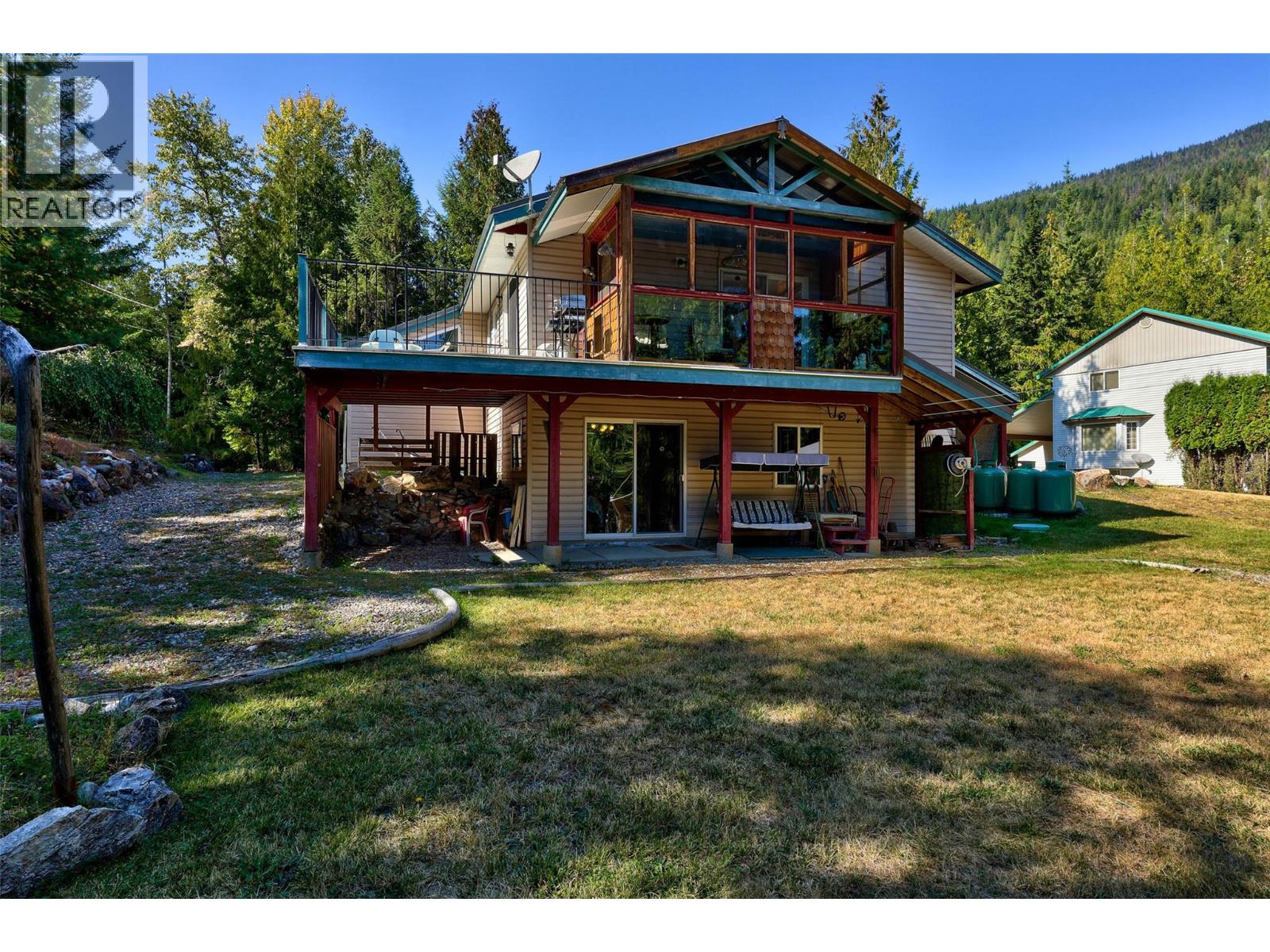 7650 Mountain Drive, Anglemont, British Columbia  V0E 1M8 - Photo 1 - 10363428