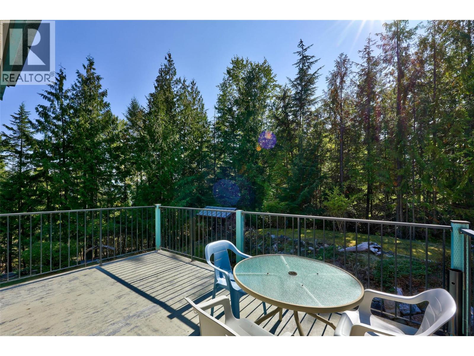7650 Mountain Drive, Anglemont, British Columbia  V0E 1M8 - Photo 11 - 10363428