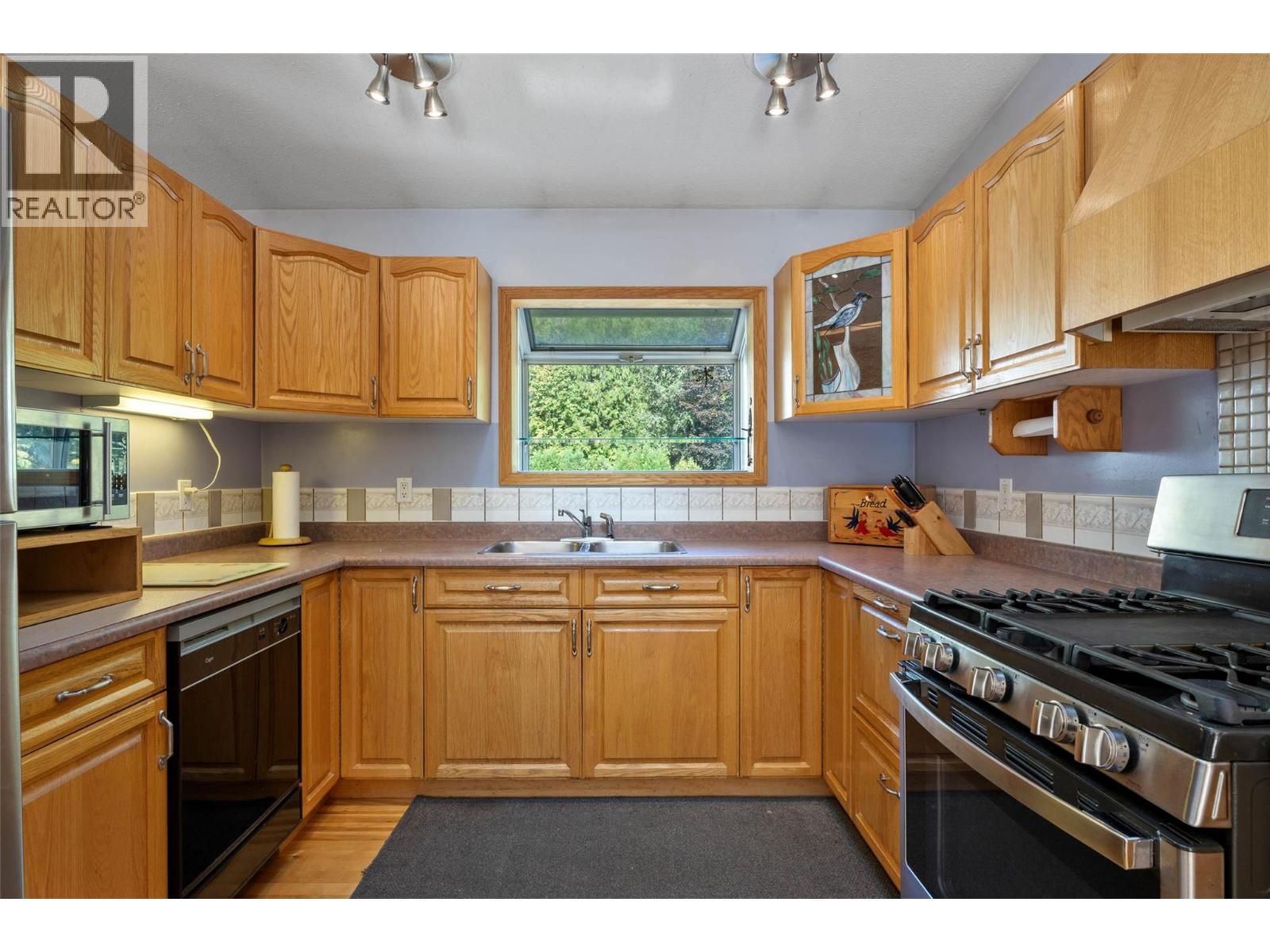 7650 Mountain Drive, Anglemont, British Columbia  V0E 1M8 - Photo 14 - 10363428