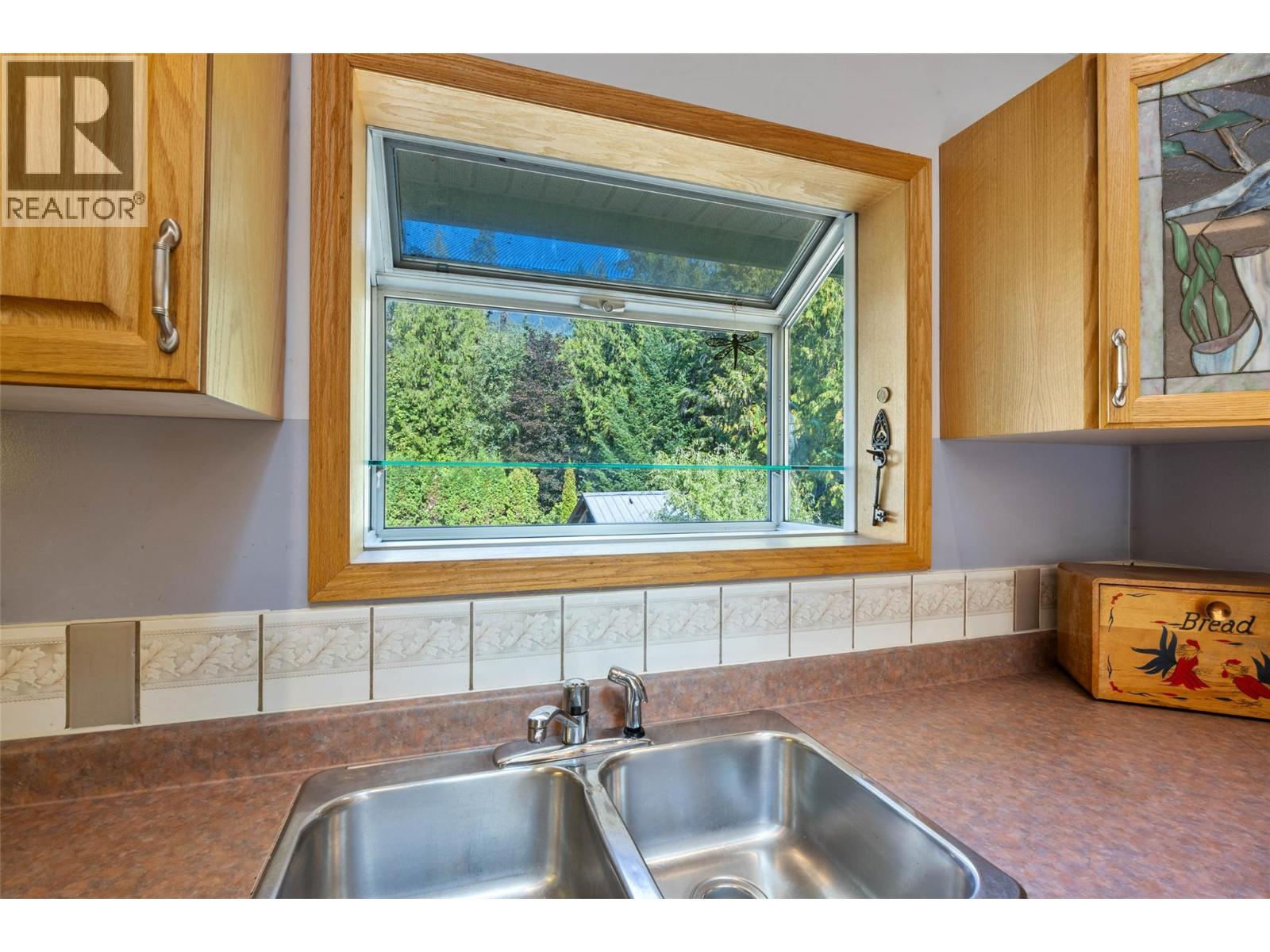 7650 Mountain Drive, Anglemont, British Columbia  V0E 1M8 - Photo 15 - 10363428