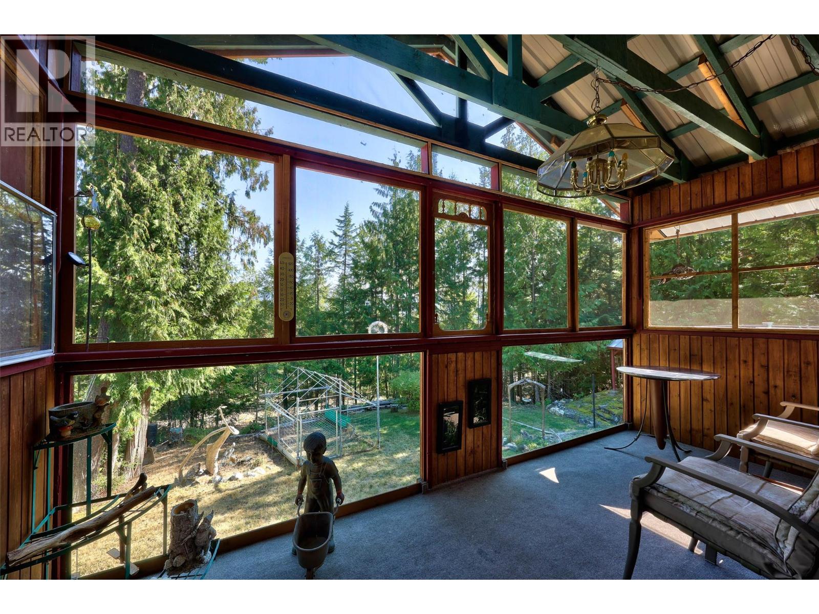 7650 Mountain Drive, Anglemont, British Columbia  V0E 1M8 - Photo 16 - 10363428