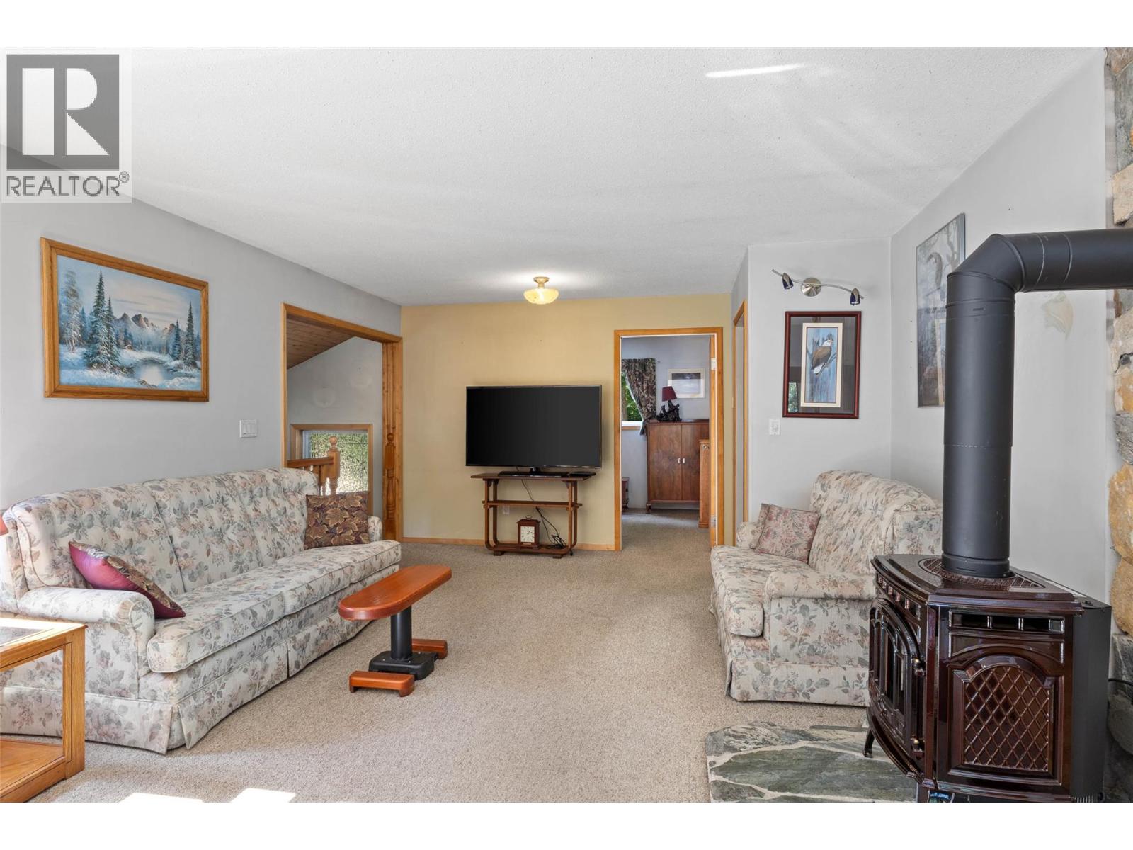 7650 Mountain Drive, Anglemont, British Columbia  V0E 1M8 - Photo 18 - 10363428