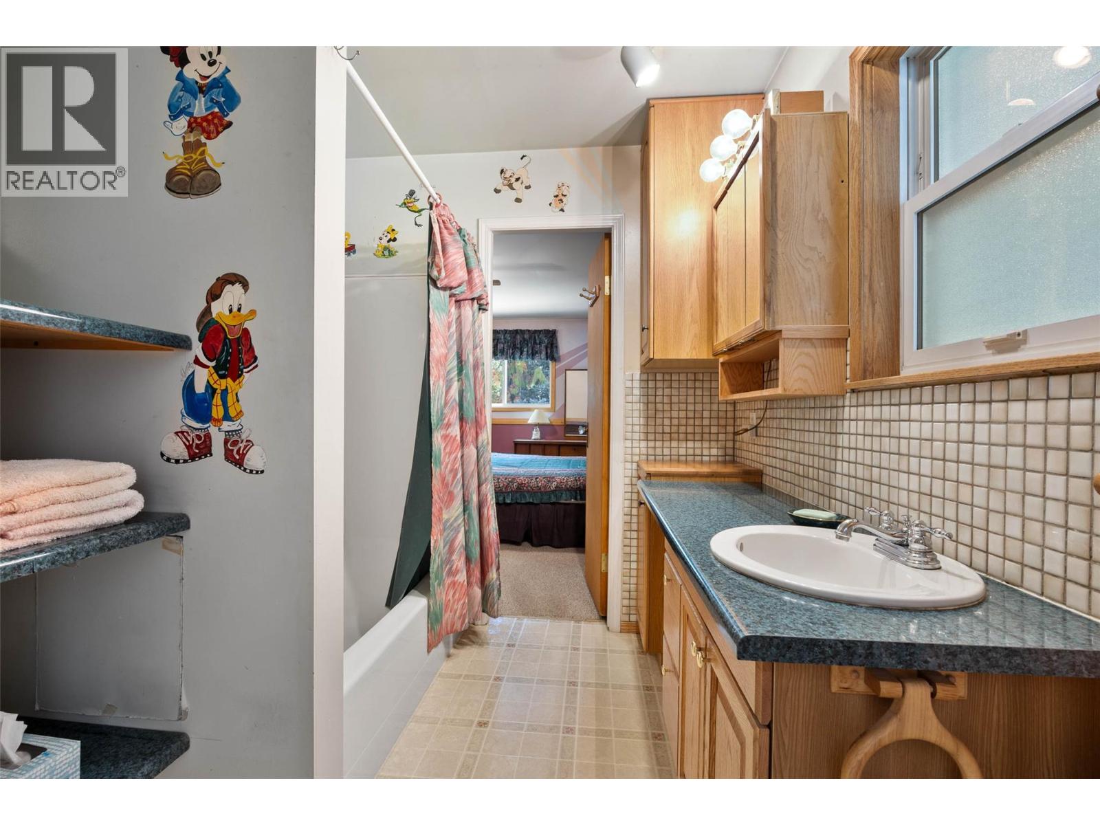 7650 Mountain Drive, Anglemont, British Columbia  V0E 1M8 - Photo 19 - 10363428