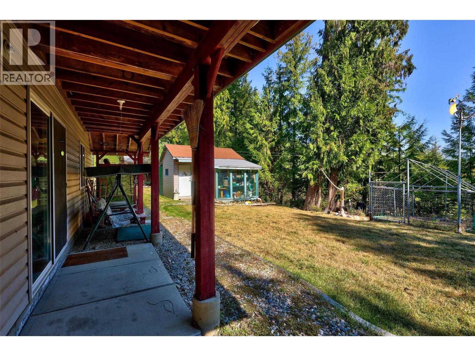 7650 Mountain Drive, Anglemont, British Columbia  V0E 1M8 - Photo 31 - 10363428