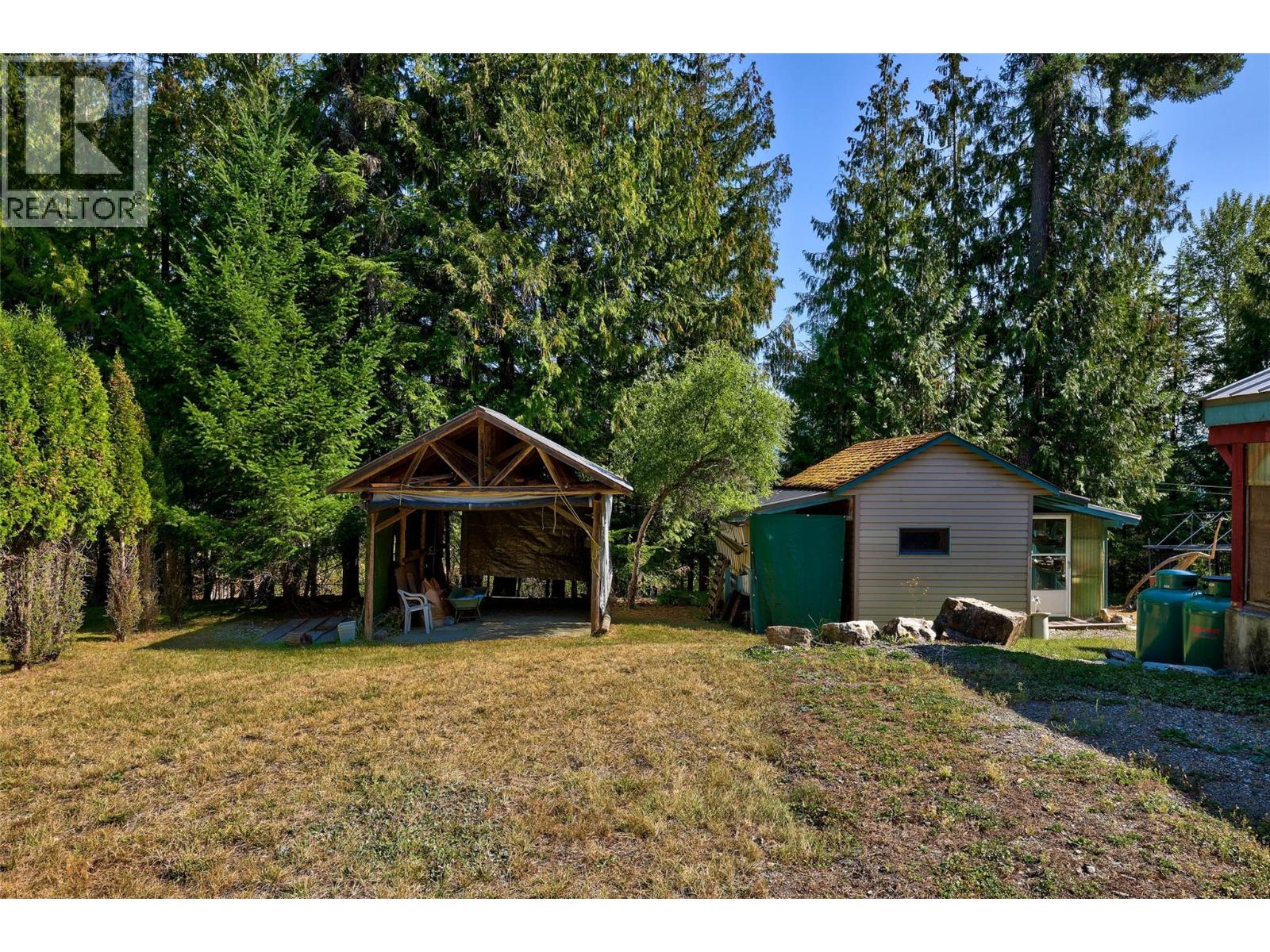 7650 Mountain Drive, Anglemont, British Columbia  V0E 1M8 - Photo 32 - 10363428