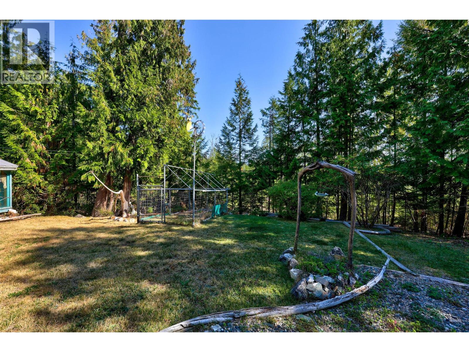 7650 Mountain Drive, Anglemont, British Columbia  V0E 1M8 - Photo 36 - 10363428