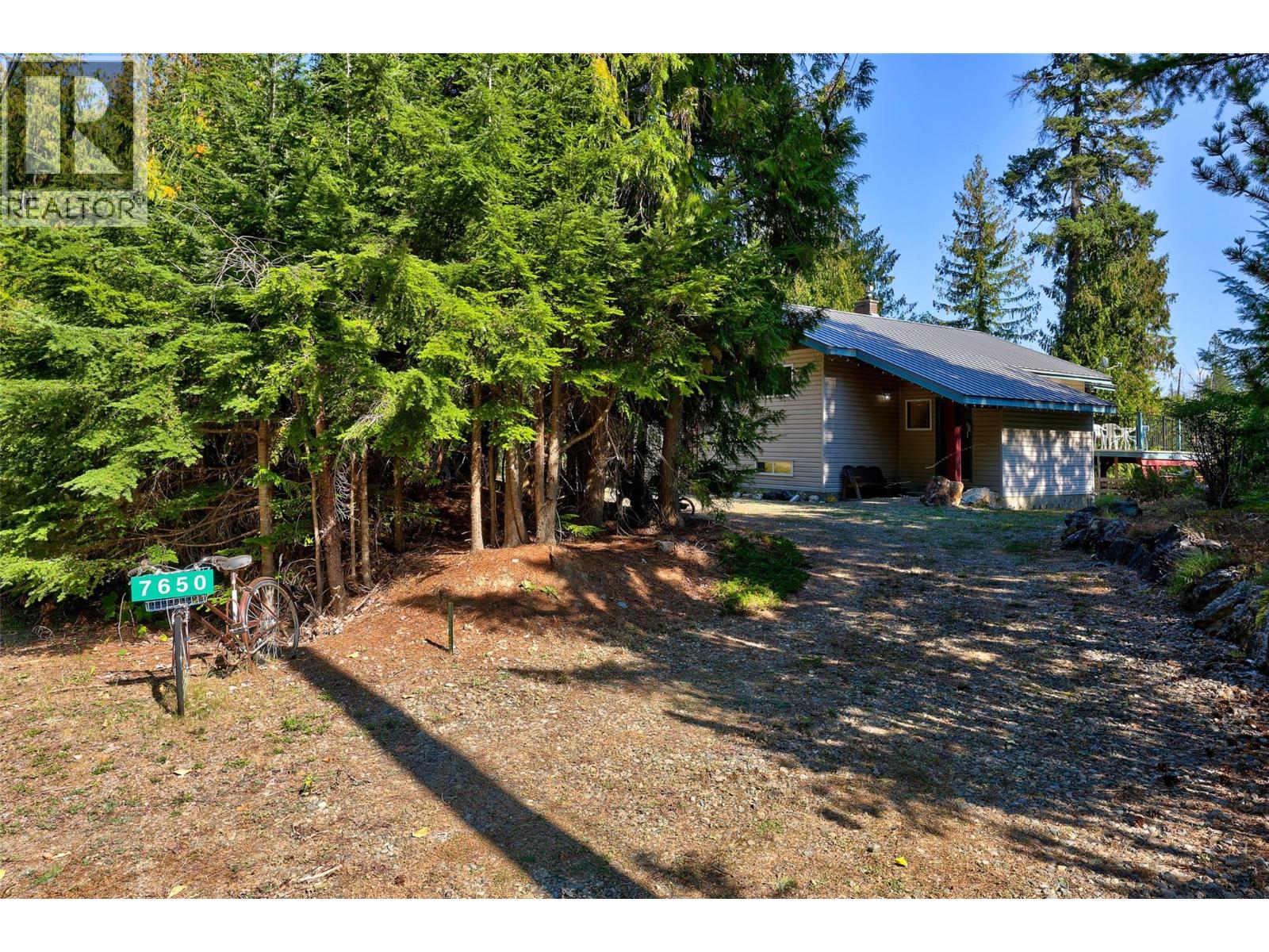 7650 Mountain Drive, Anglemont, British Columbia  V0E 1M8 - Photo 39 - 10363428