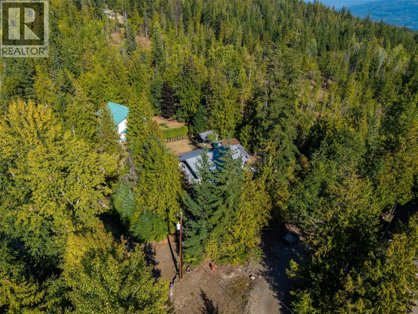 7650 Mountain Drive, Anglemont, British Columbia  V0E 1M8 - Photo 42 - 10363428