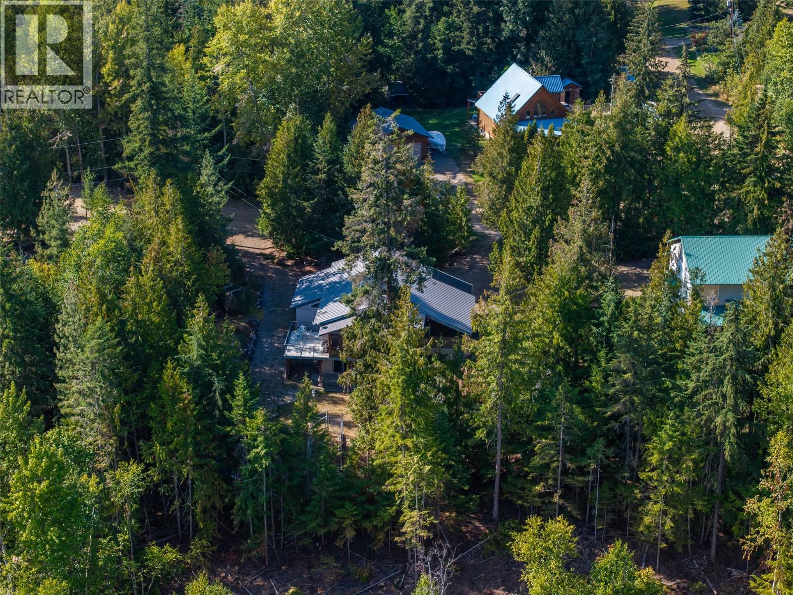 7650 Mountain Drive, Anglemont, British Columbia  V0E 1M8 - Photo 44 - 10363428