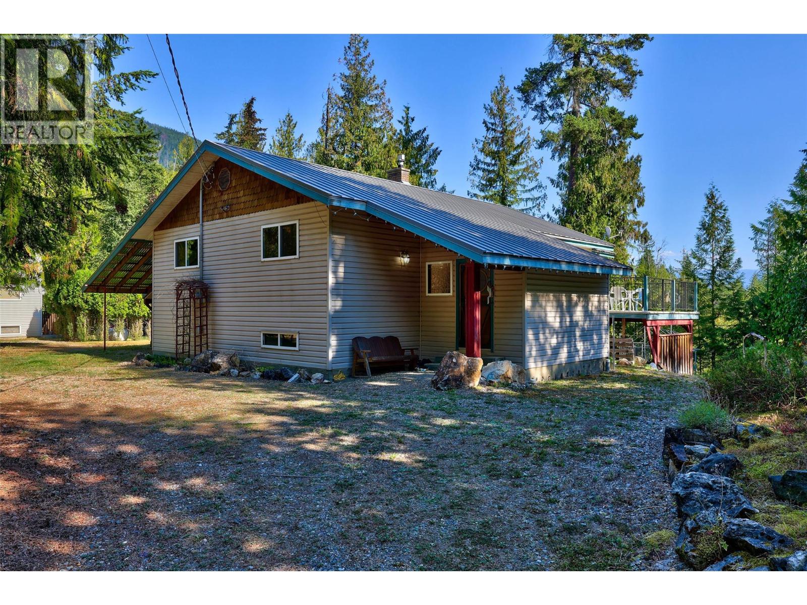 7650 Mountain Drive, Anglemont, British Columbia  V0E 1M8 - Photo 5 - 10363428