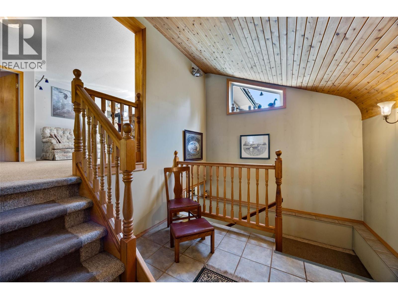 7650 Mountain Drive, Anglemont, British Columbia  V0E 1M8 - Photo 7 - 10363428