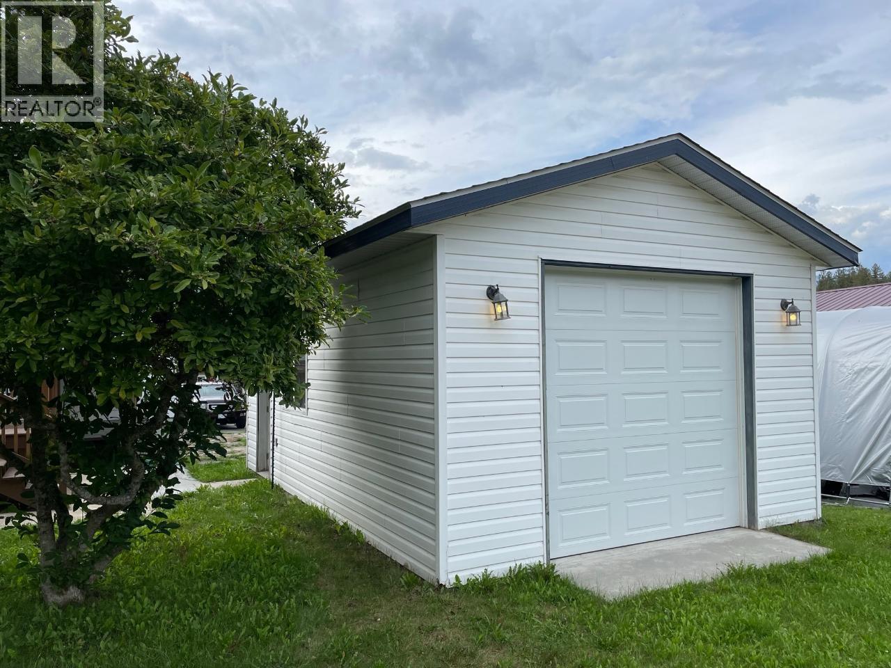 1526 Eastman Avenue, Riondel, British Columbia  V0B 2B0 - Photo 12 - 10364453