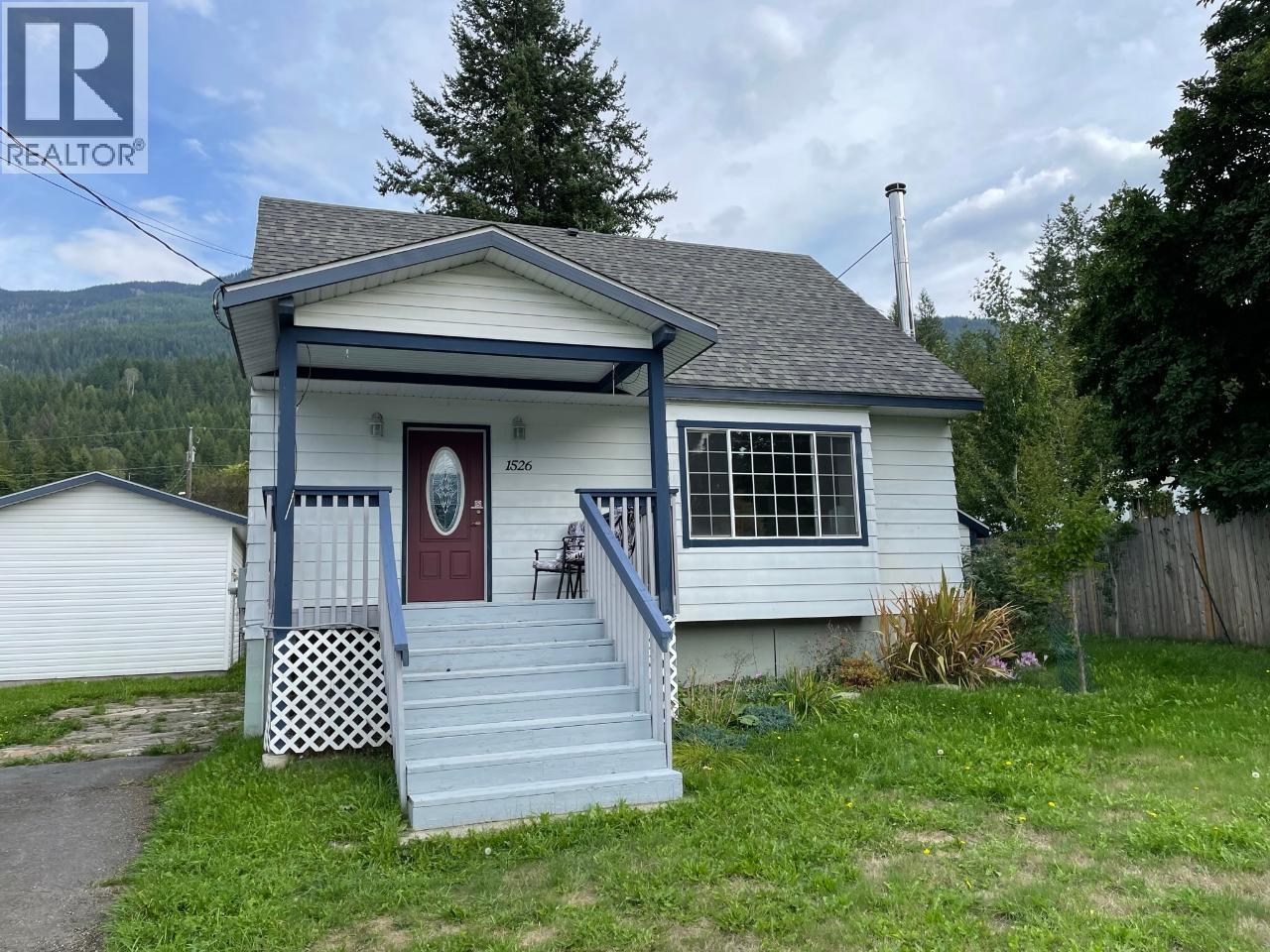 1526 Eastman Avenue, Riondel, British Columbia  V0B 2B0 - Photo 2 - 10364453