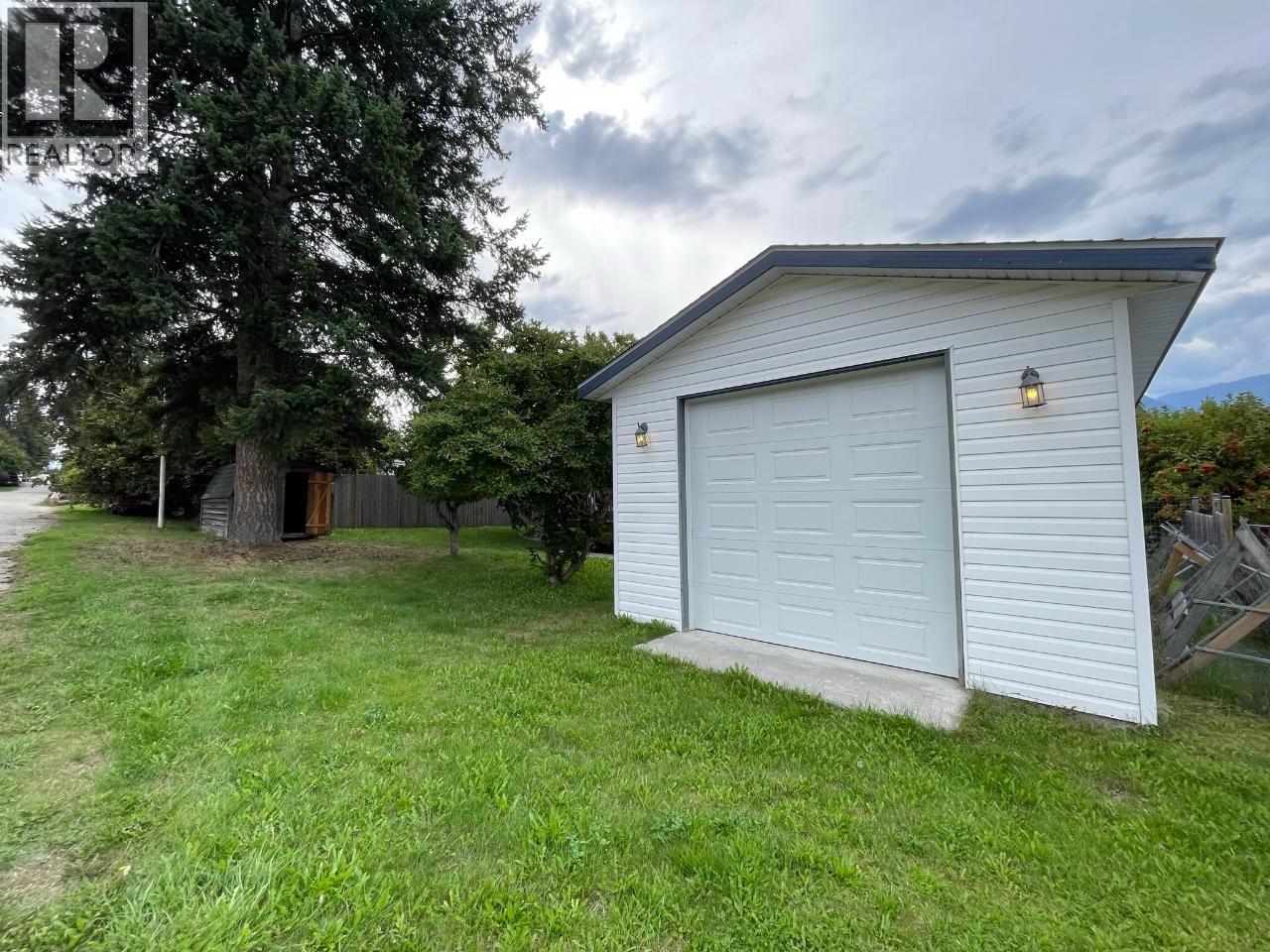 1526 Eastman Avenue, Riondel, British Columbia  V0B 2B0 - Photo 43 - 10364453