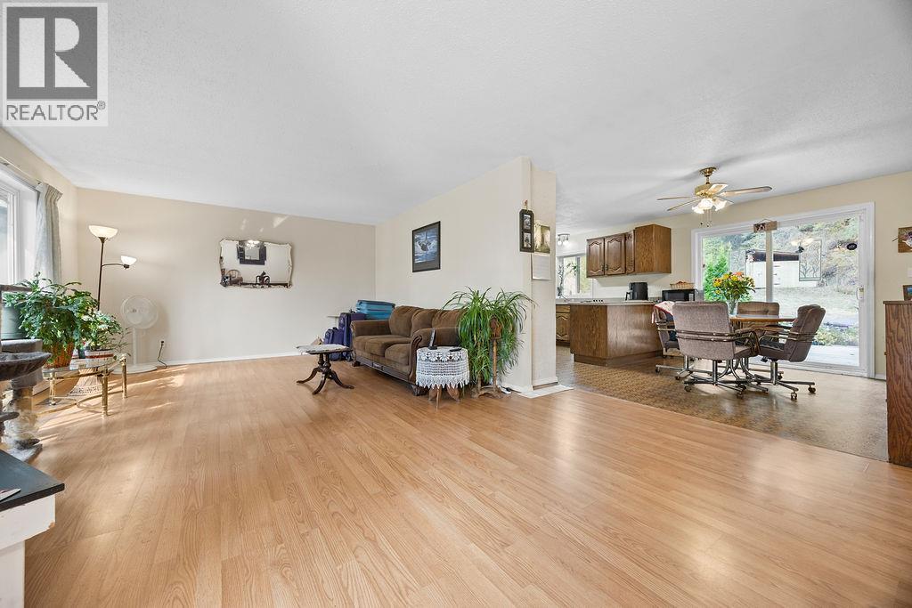 2429 Salmon River Road, Salmon Arm, British Columbia  V1E 4M1 - Photo 11 - 10364740