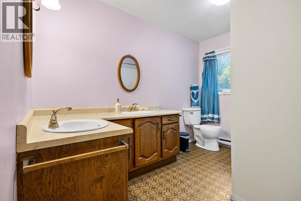 2429 Salmon River Road, Salmon Arm, British Columbia  V1E 4M1 - Photo 19 - 10364740