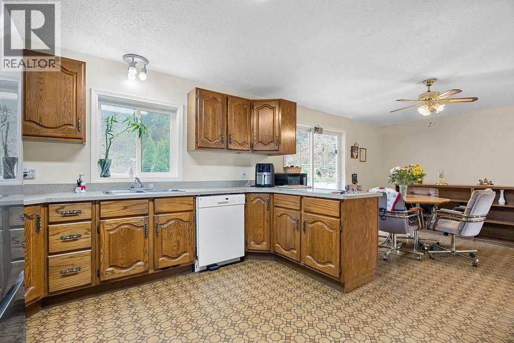 2429 Salmon River Road, Salmon Arm, British Columbia  V1E 4M1 - Photo 5 - 10364740