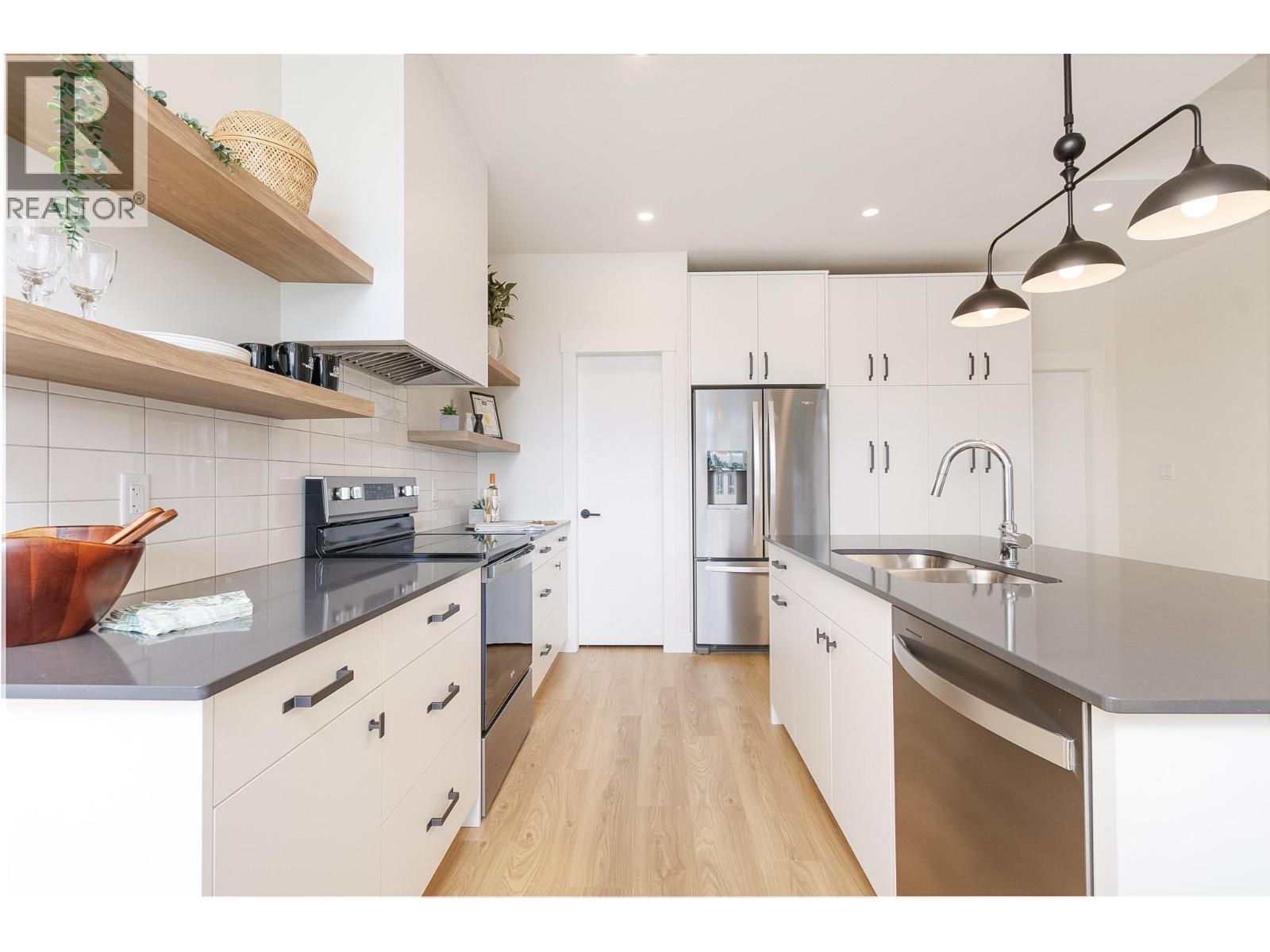 111 20 Street Se, Salmon Arm, British Columbia  V1E 1T8 - Photo 17 - 10364599