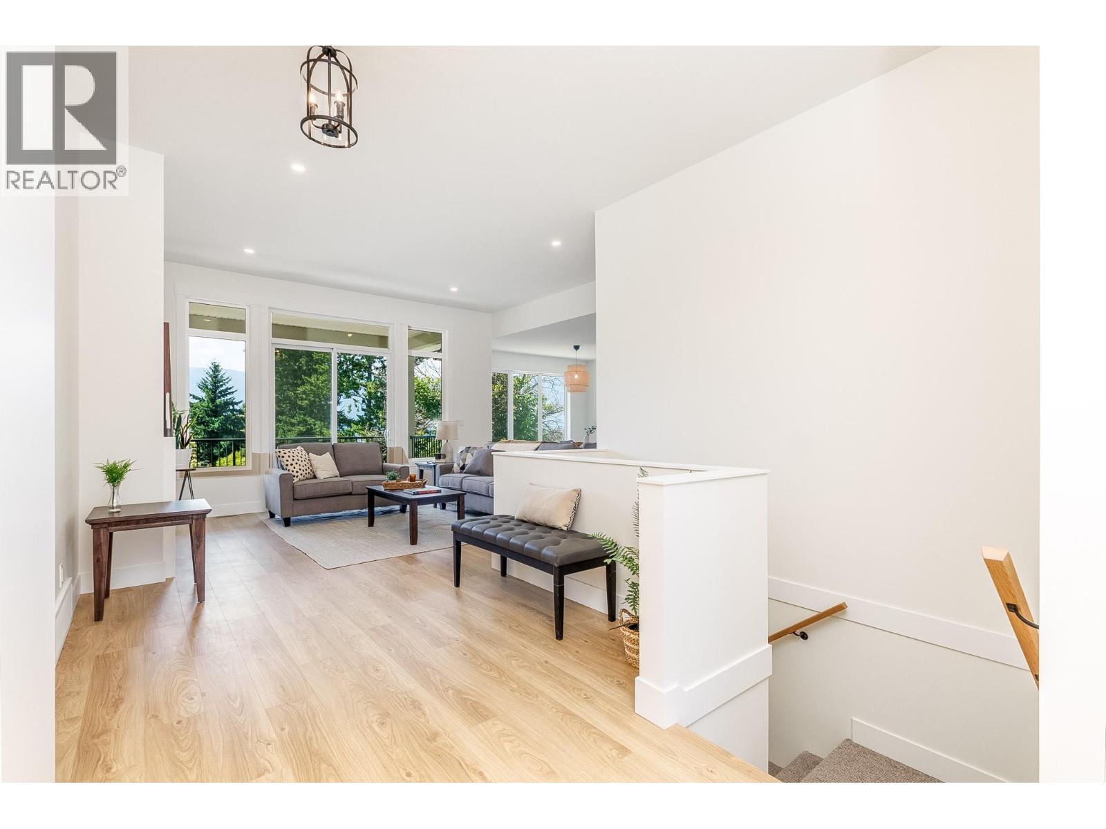 111 20 Street Se, Salmon Arm, British Columbia  V1E 1T8 - Photo 4 - 10364599