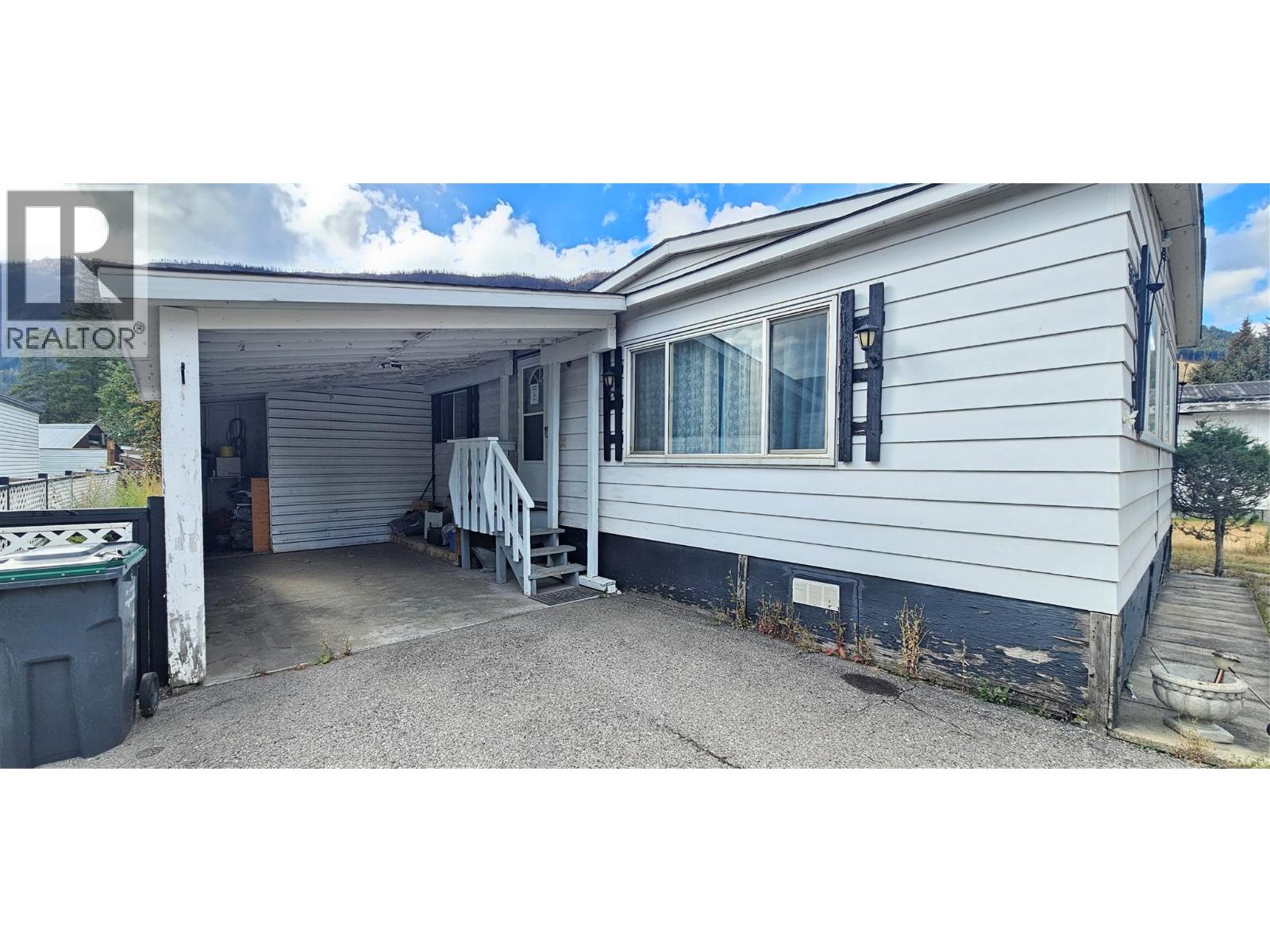 395 Red Cedar Crescent, Sparwood, British Columbia  V0B 2G0 - Photo 3 - 10360603