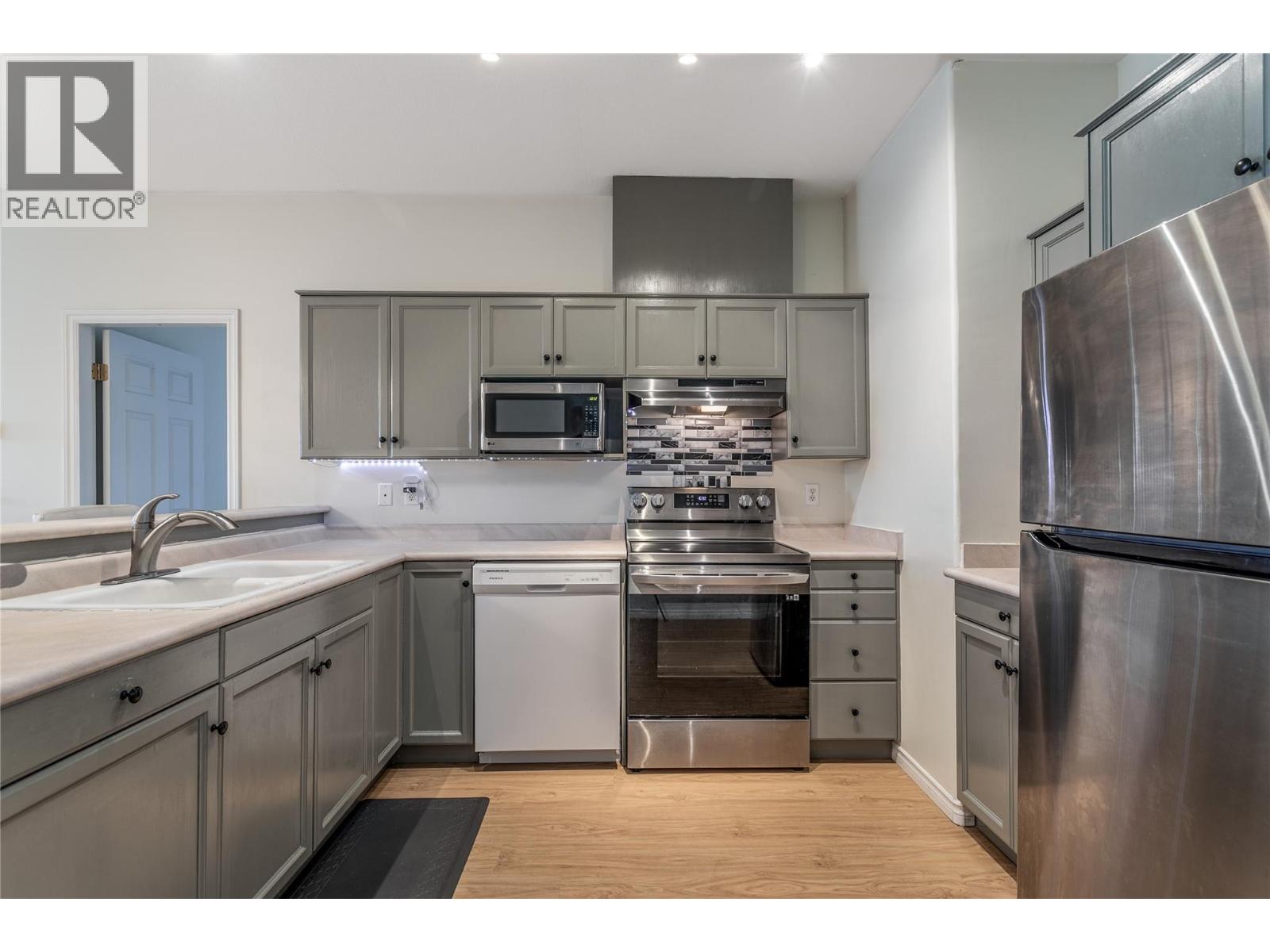 2388 Baron Road Unit# 208, Kelowna, British Columbia  V1X 6X4 - Photo 4 - 10363970