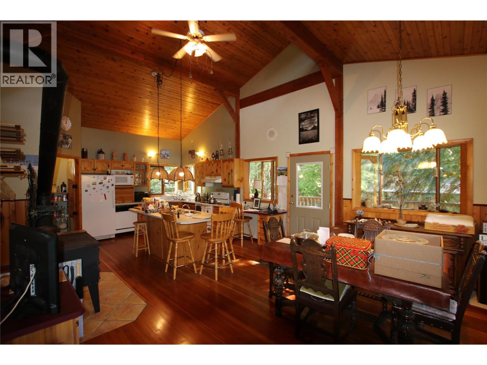 4512 Highway 6, Burton, British Columbia  V0G 1R1 - Photo 11 - 10364730