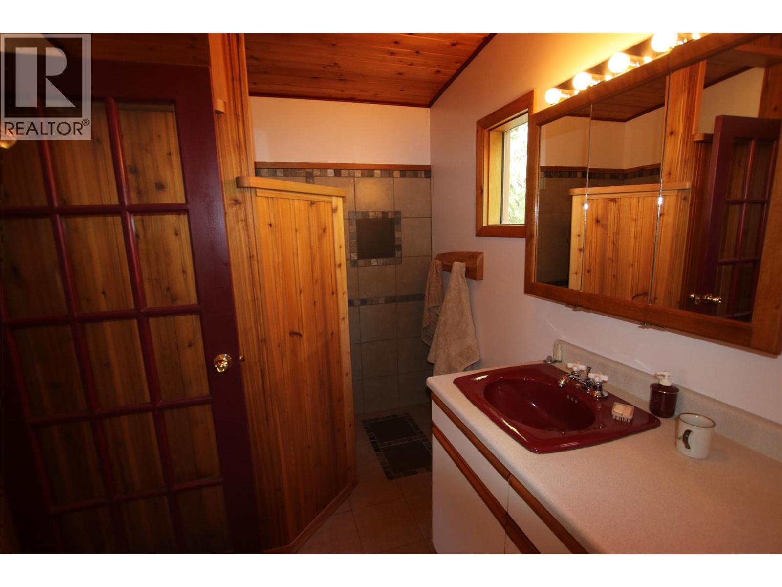 4512 Highway 6, Burton, British Columbia  V0G 1R1 - Photo 17 - 10364730