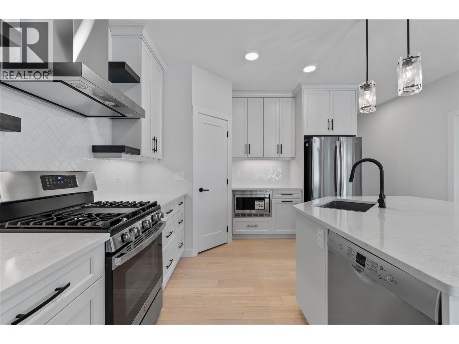 1840 10 Street Sw Unit# 9, Salmon Arm, British Columbia  V1E 0H2 - Photo 4 - 10364751