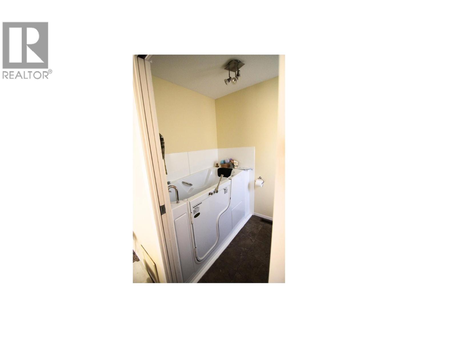 2455 5th Avenue Ne, Salmon Arm, British Columbia  V1E 1Y9 - Photo 37 - 10364513