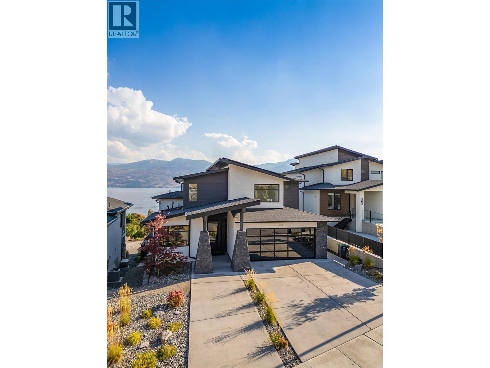 3961 Beachview Drive E, West Kelowna, British Columbia  V4T 2K1 - Photo 2 - 10364425