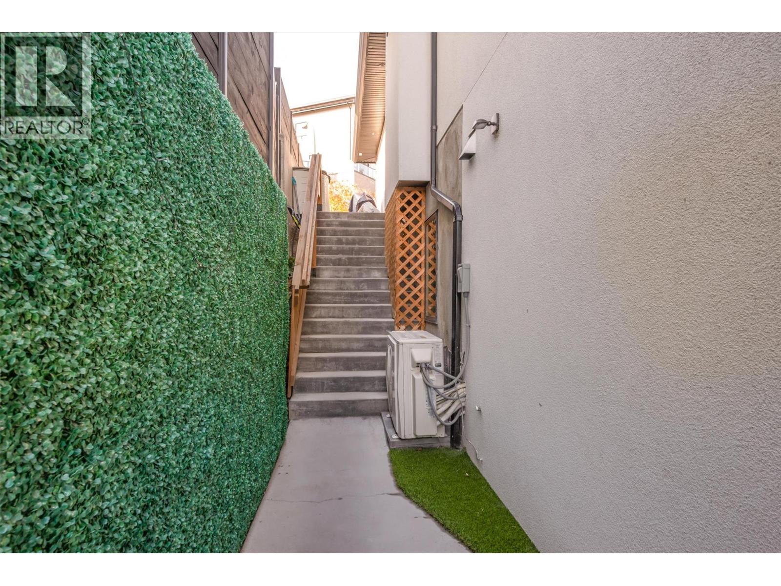 3961 Beachview Drive E, West Kelowna, British Columbia  V4T 2K1 - Photo 60 - 10364425