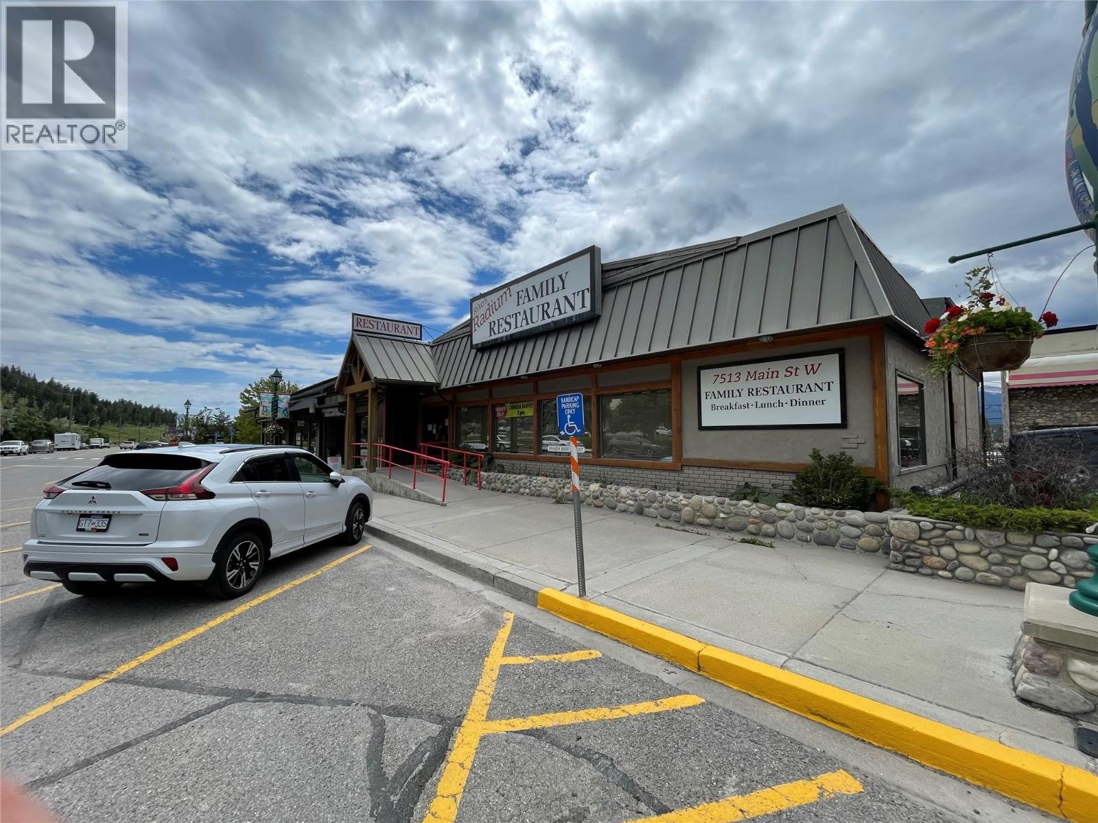 7513 Main  W Street, Radium Hot Springs, British Columbia  V0A 1M0 - Photo 2 - 10364821