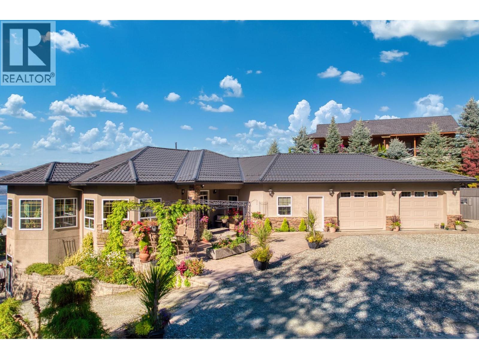 3676 Mcbride Road, Blind Bay, British Columbia  V0E 1H1 - Photo 3 - 10364841